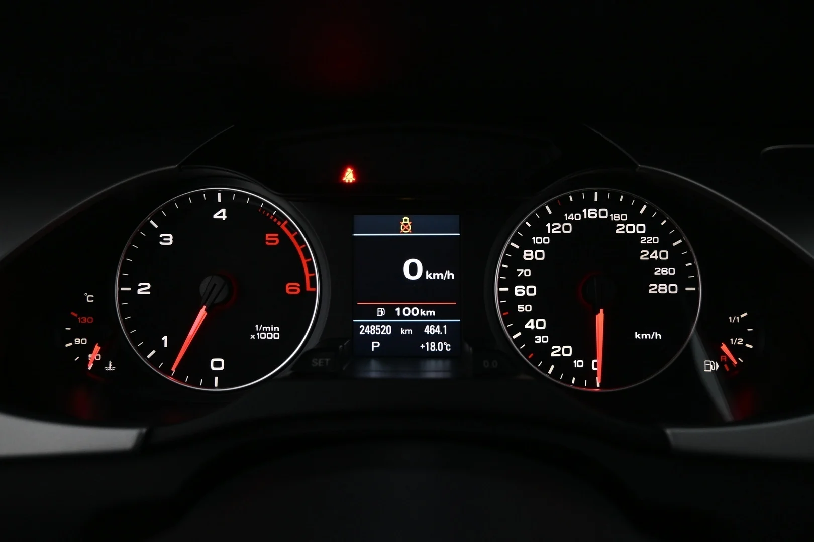 Car Image - zkEB4FGRwrl4XafVvgYa5