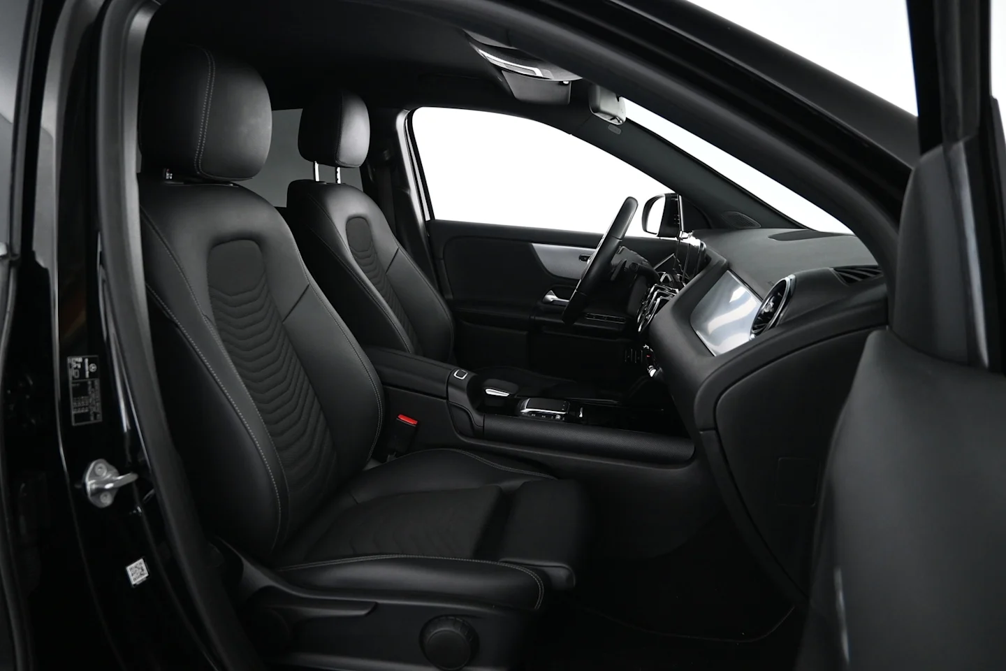 Car Image - 2vpzMU9ji5DsbtIxlaNFxr
