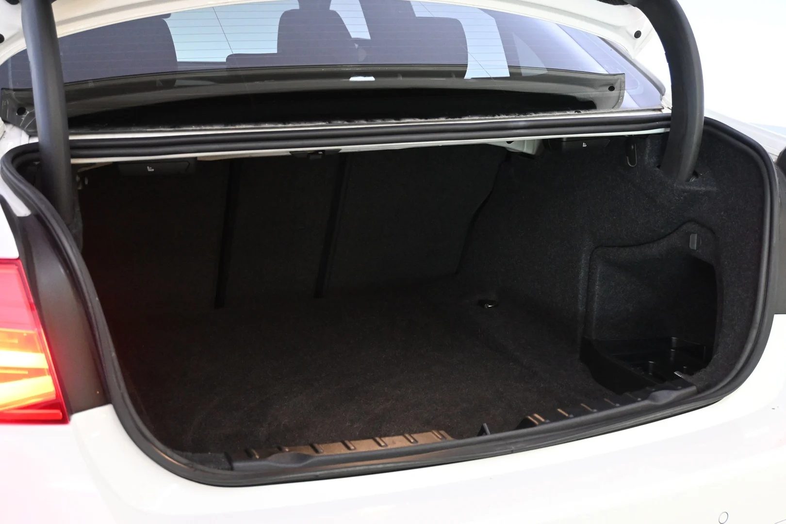 Car Image - 2nJloc3oncsZAq9yz3UApW