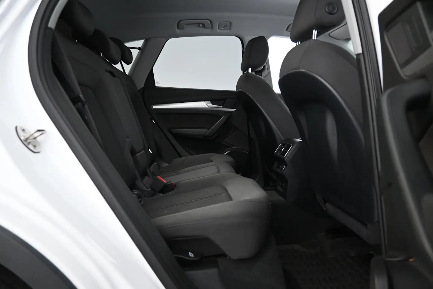 Car Image - 2CnLq8KtMV1dU9yyAWlHMA