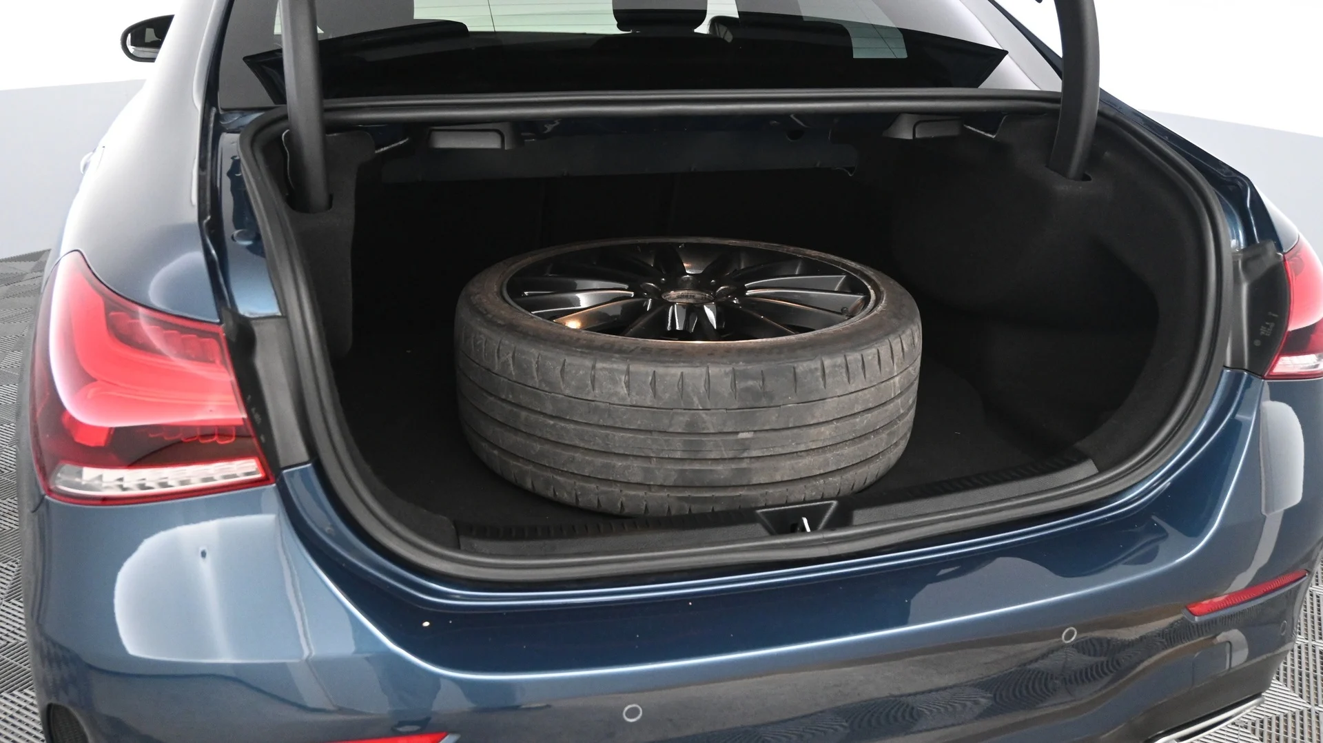 Car Image - 2qNhdVDHisxKIOsMxtukJF