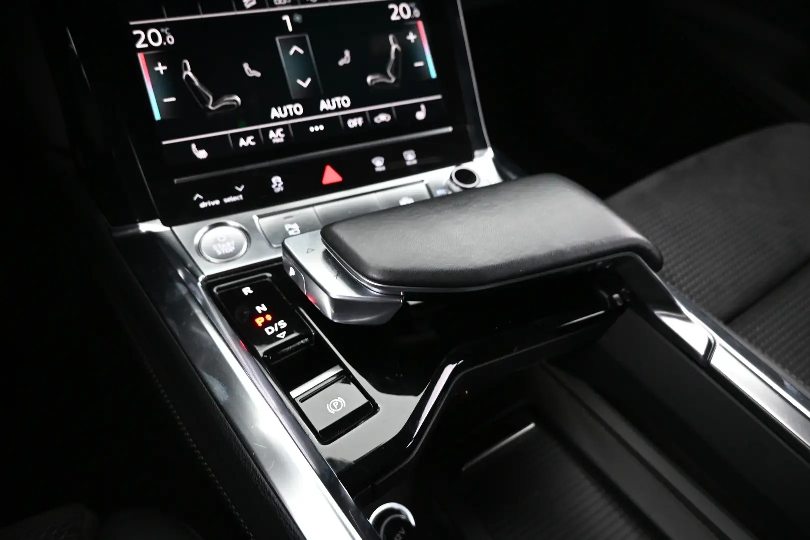 Car Image - 1DVlsTHozufysu1vHwMZIL