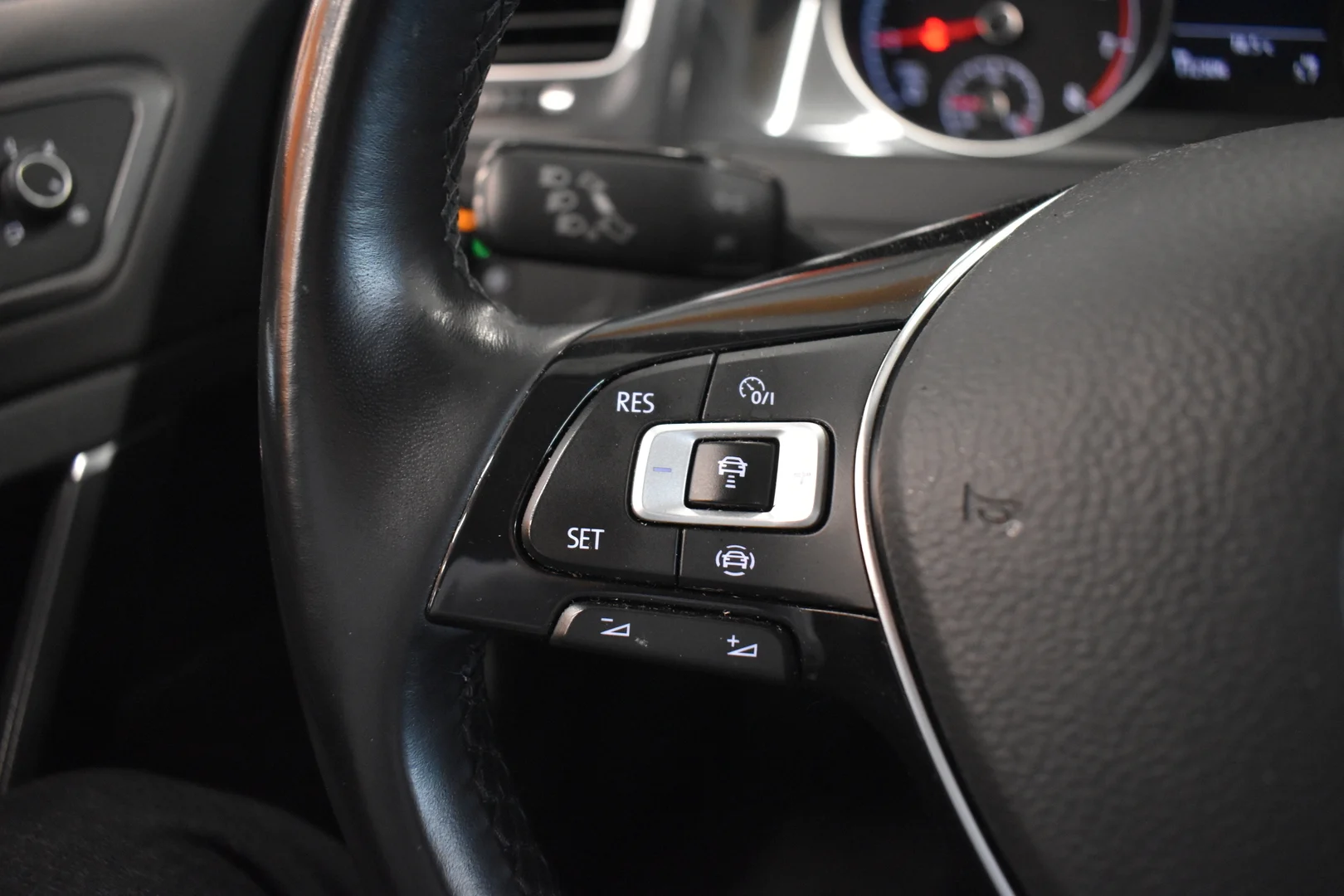 Car Image - 42KilSgzDEMoV49syp3tRK