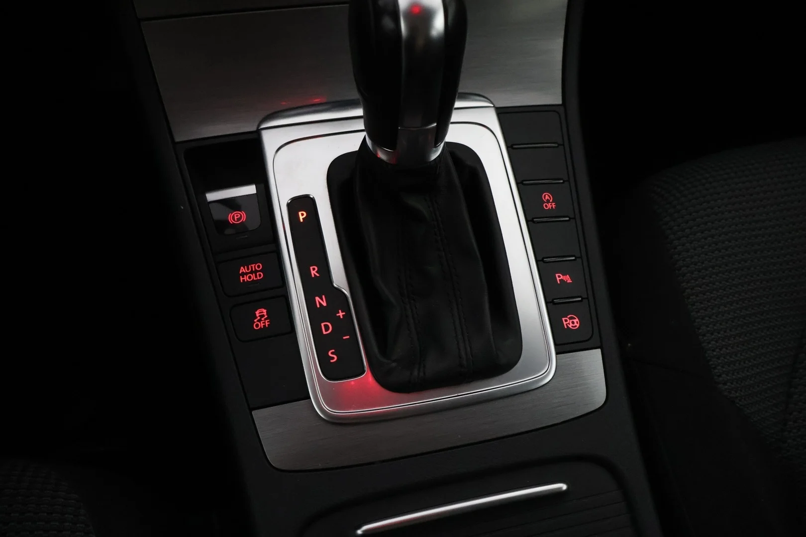 Car Image - 2wQM8zPH1M8Nhjryg4pIwE