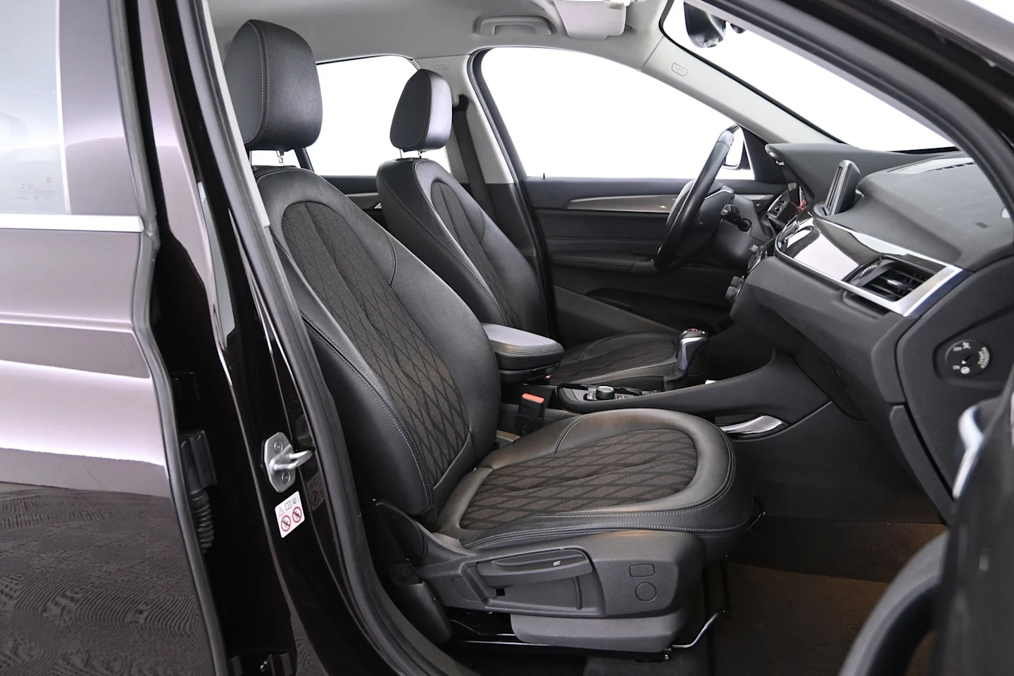 Car Image - 5udx5uuP4a9roQSjRiCfJF
