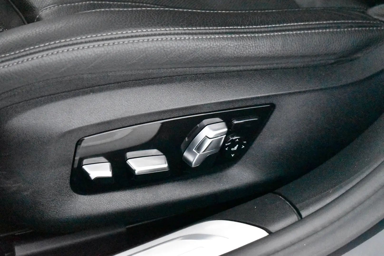 Car Image - 285O0COuXGPKRl0BpYxDOH