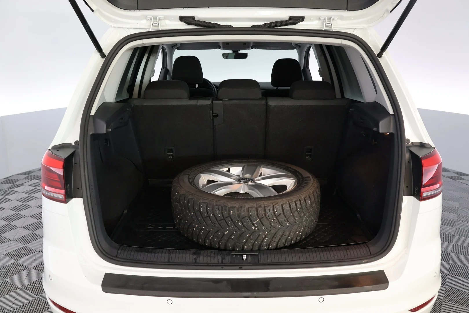 Car Image - 2VXFXxRnXcPXoKBd0HSHp1