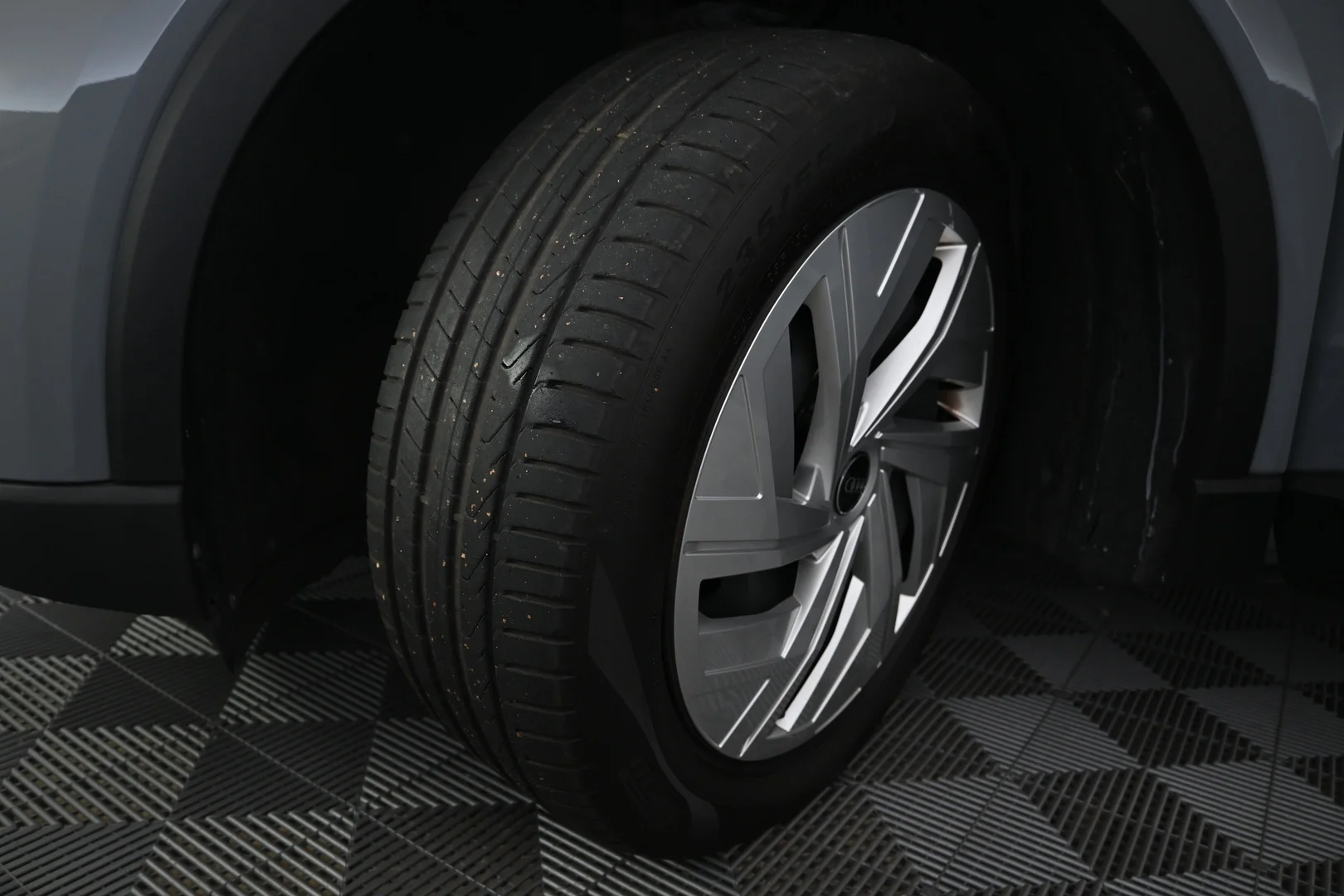 Car Image - 4MkSFGZnh8MnFvbDVEJKpg