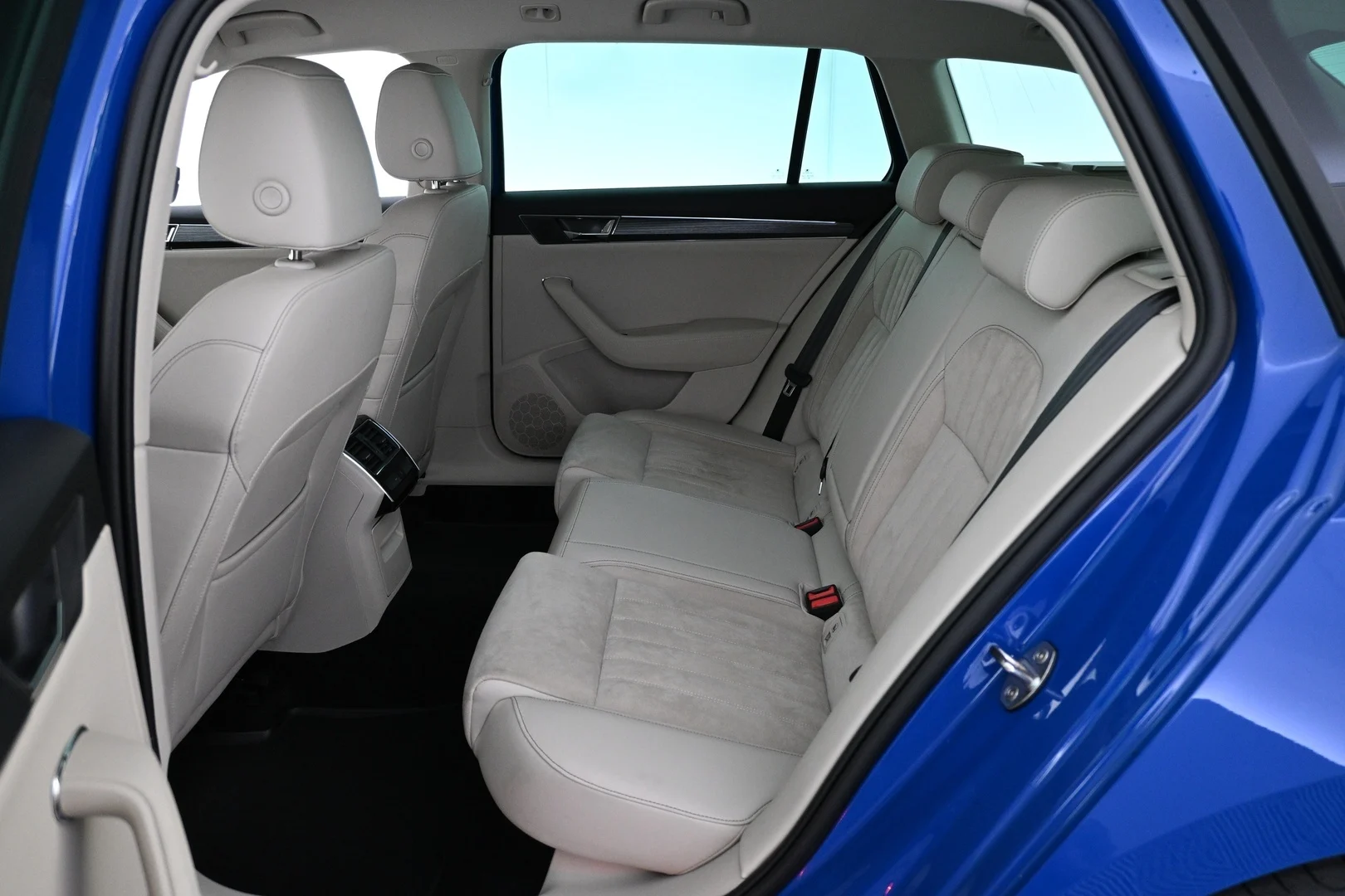 Car Image - oDLuDpchD0KMGrIewqj9K