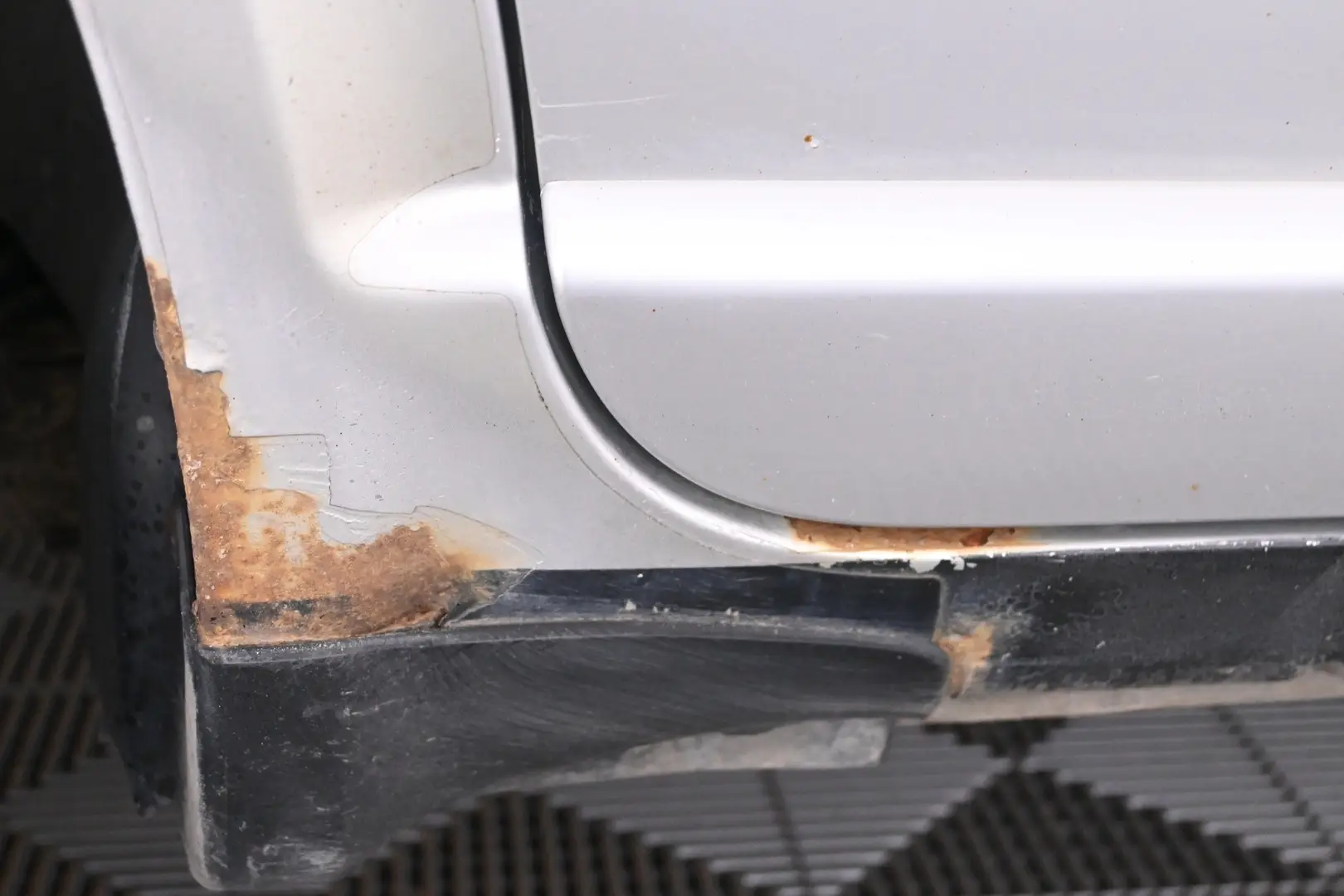 Car Image - 3P8L5yaBw9gZ9ePJKQHSRh