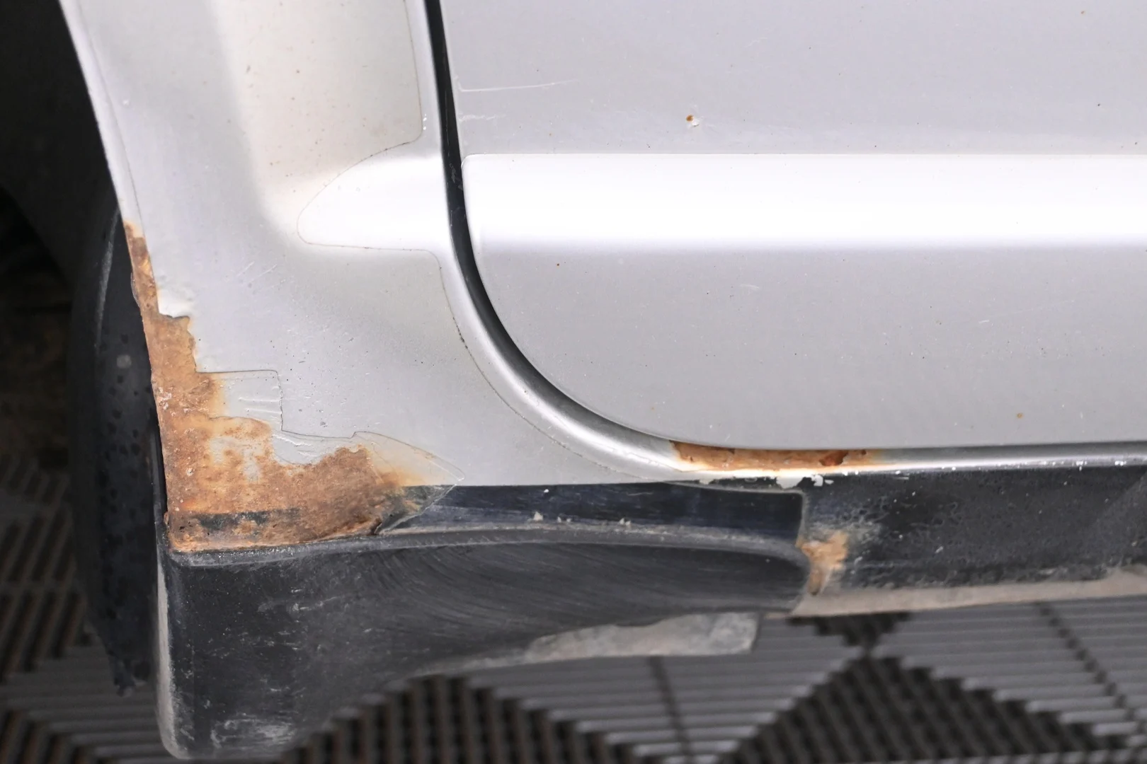 Car Image - 3P8L5yaBw9gZ9ePJKQHSRh