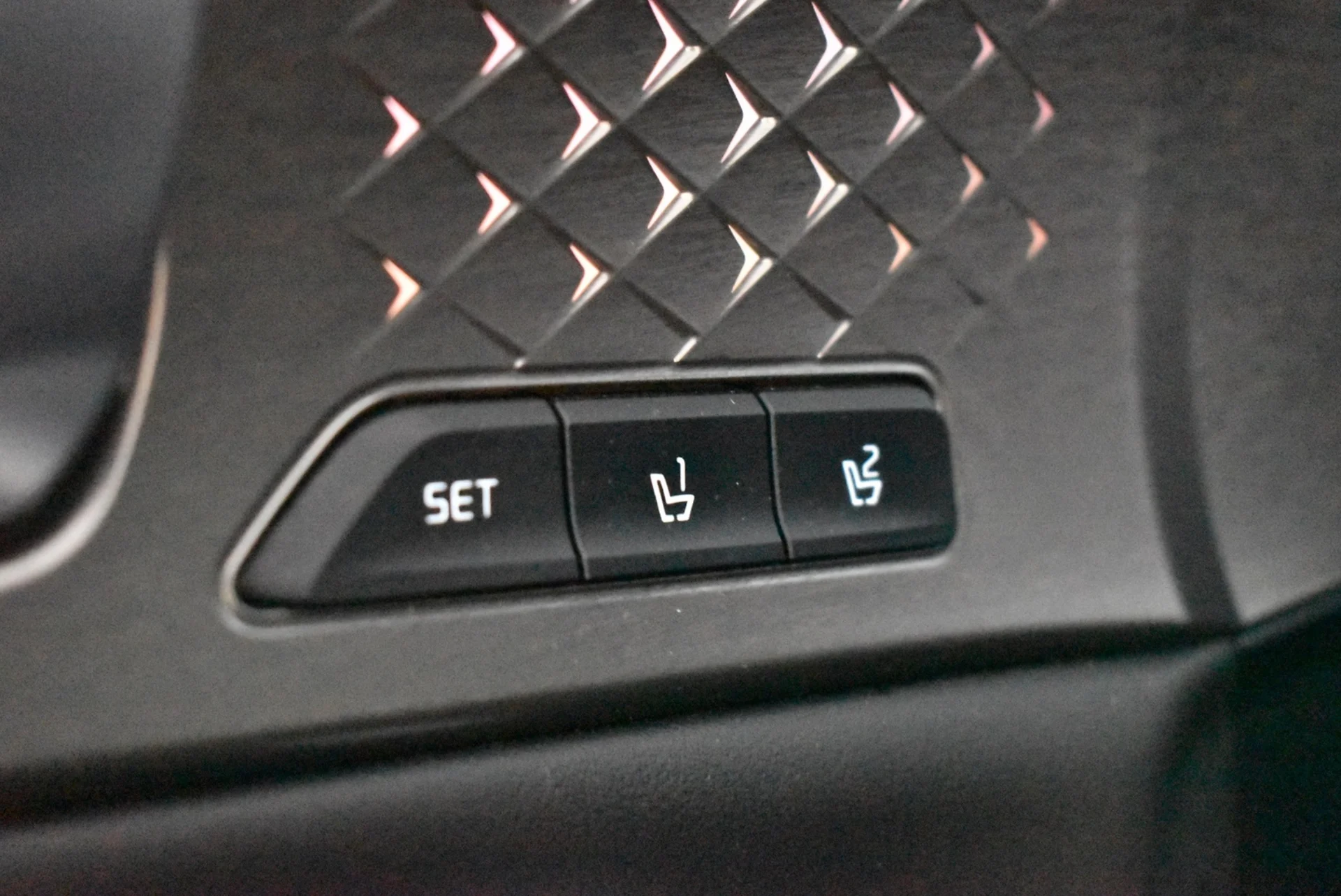 Car Image - 1S0ZKgwlBzxYTPlaF0oVGD