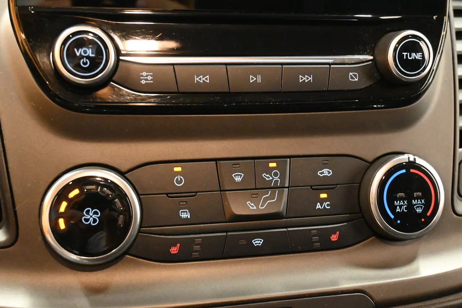 Car Image - kef4Lc9YhY2EetXVHjsLK