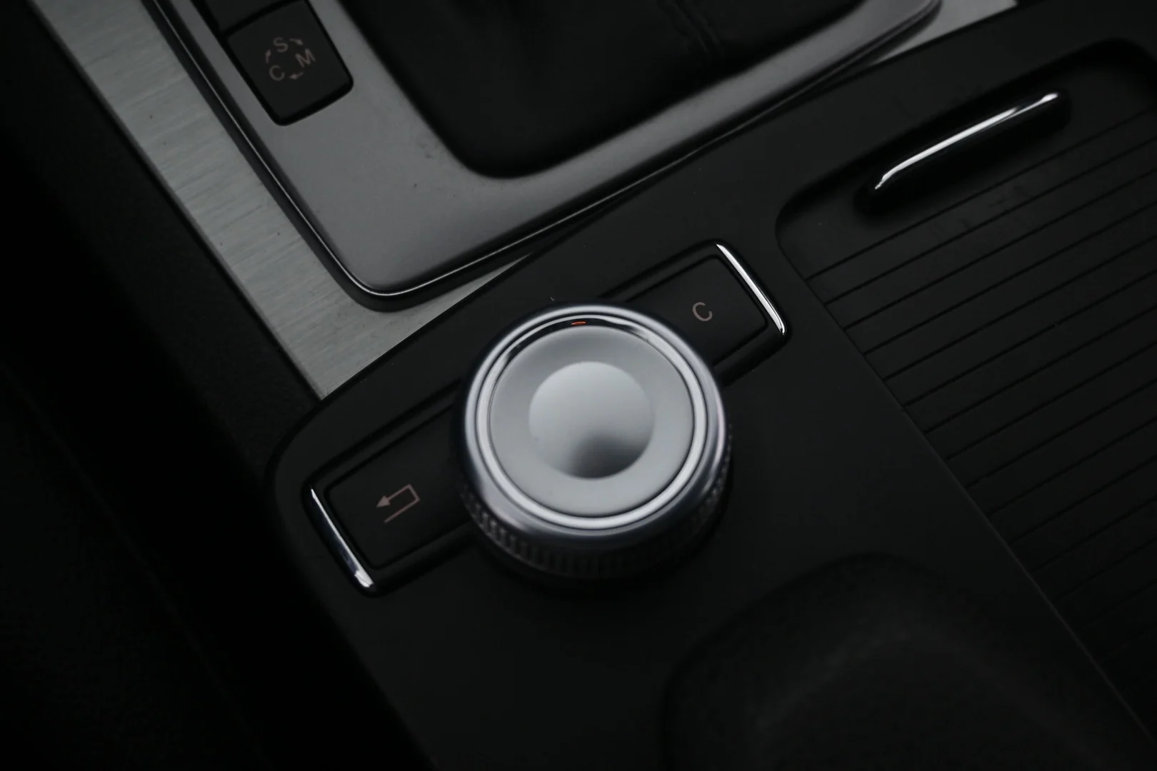 Car Image - 2dNKT6ZWrriOZL4MYTsJ6O