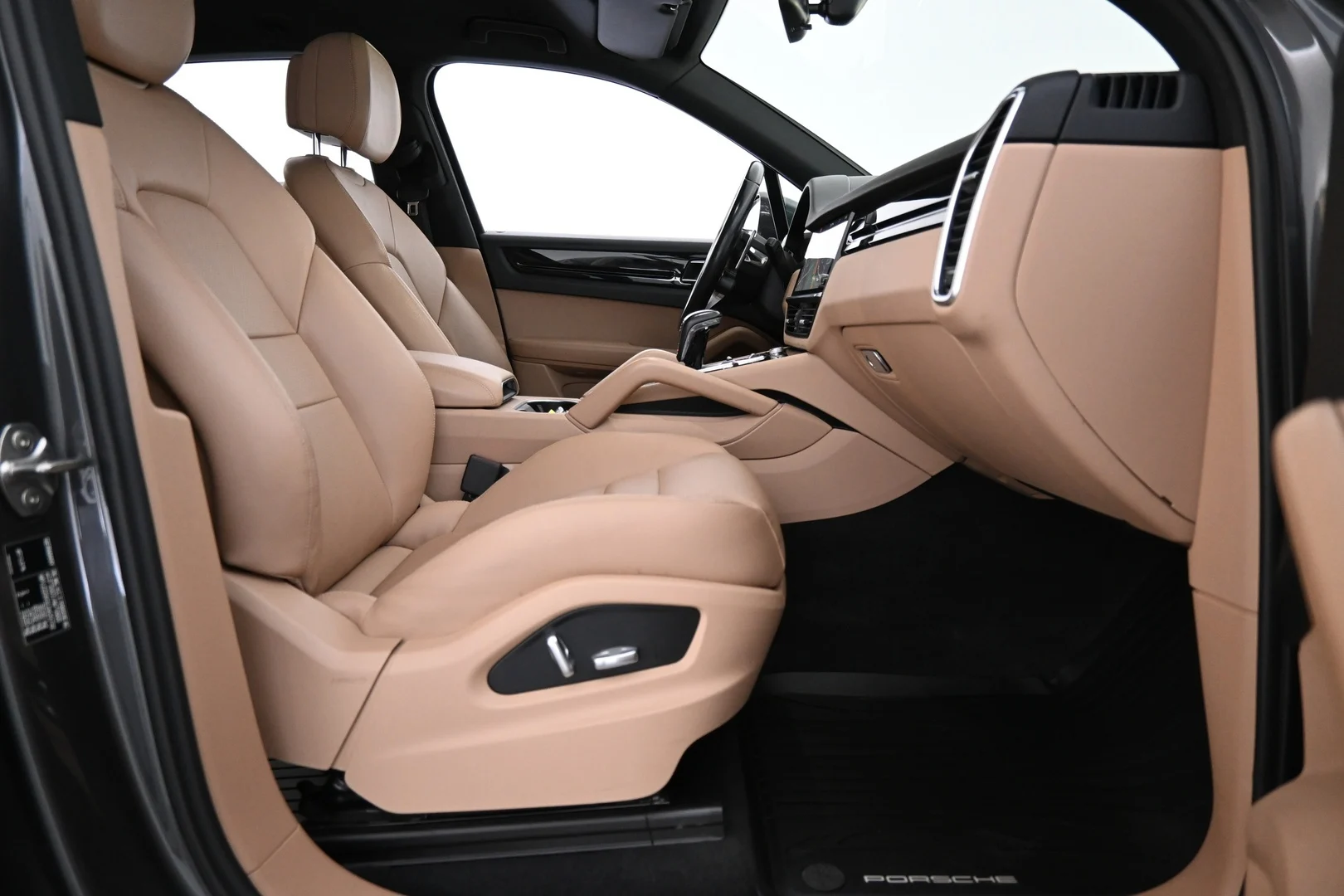 Car Image - 5mUsJwtG5P0Ugz4Ym8yZGq