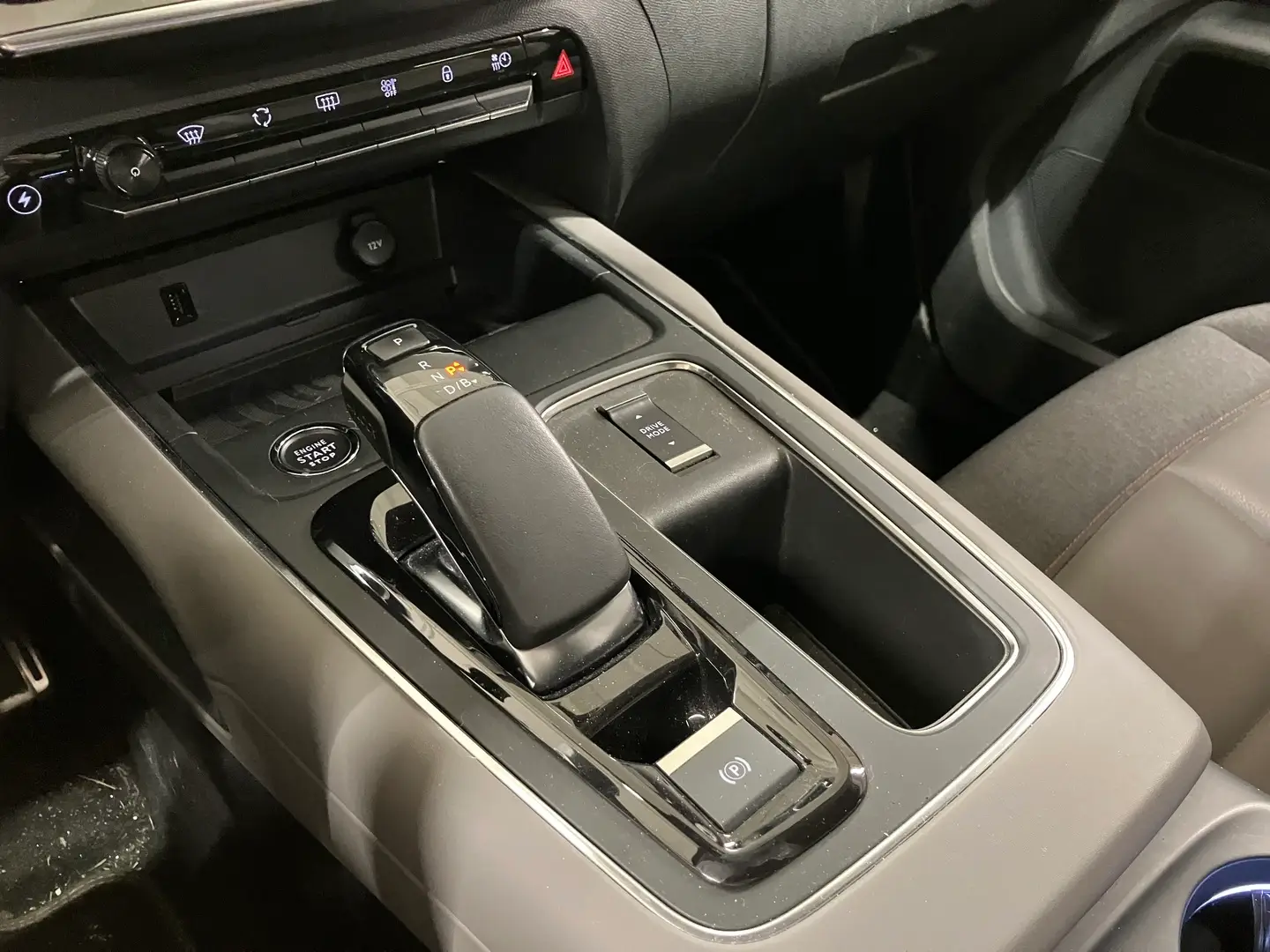 Car Image - 2Yh9SHWdwRYN6OXusuq8SF