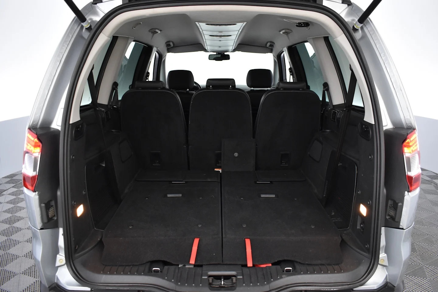 Car Image - 7iVr6pigFUO50688tdh7Tv