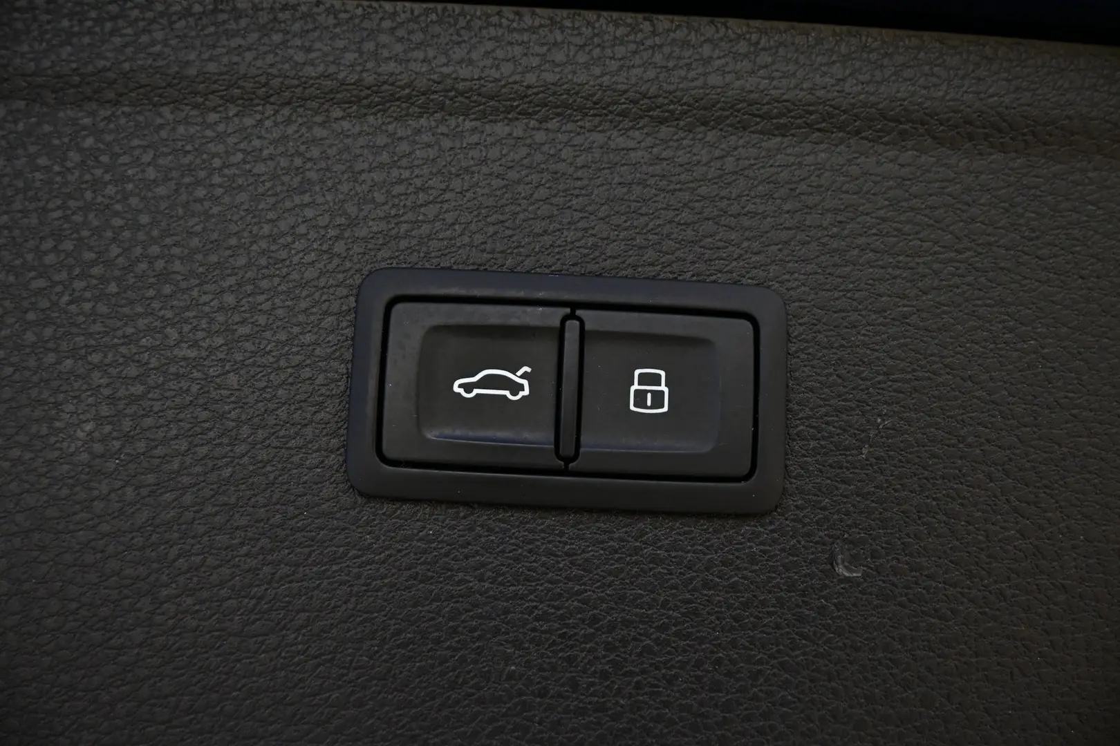 Car Image - 3JCMHVszDDF3SZ86odksyE