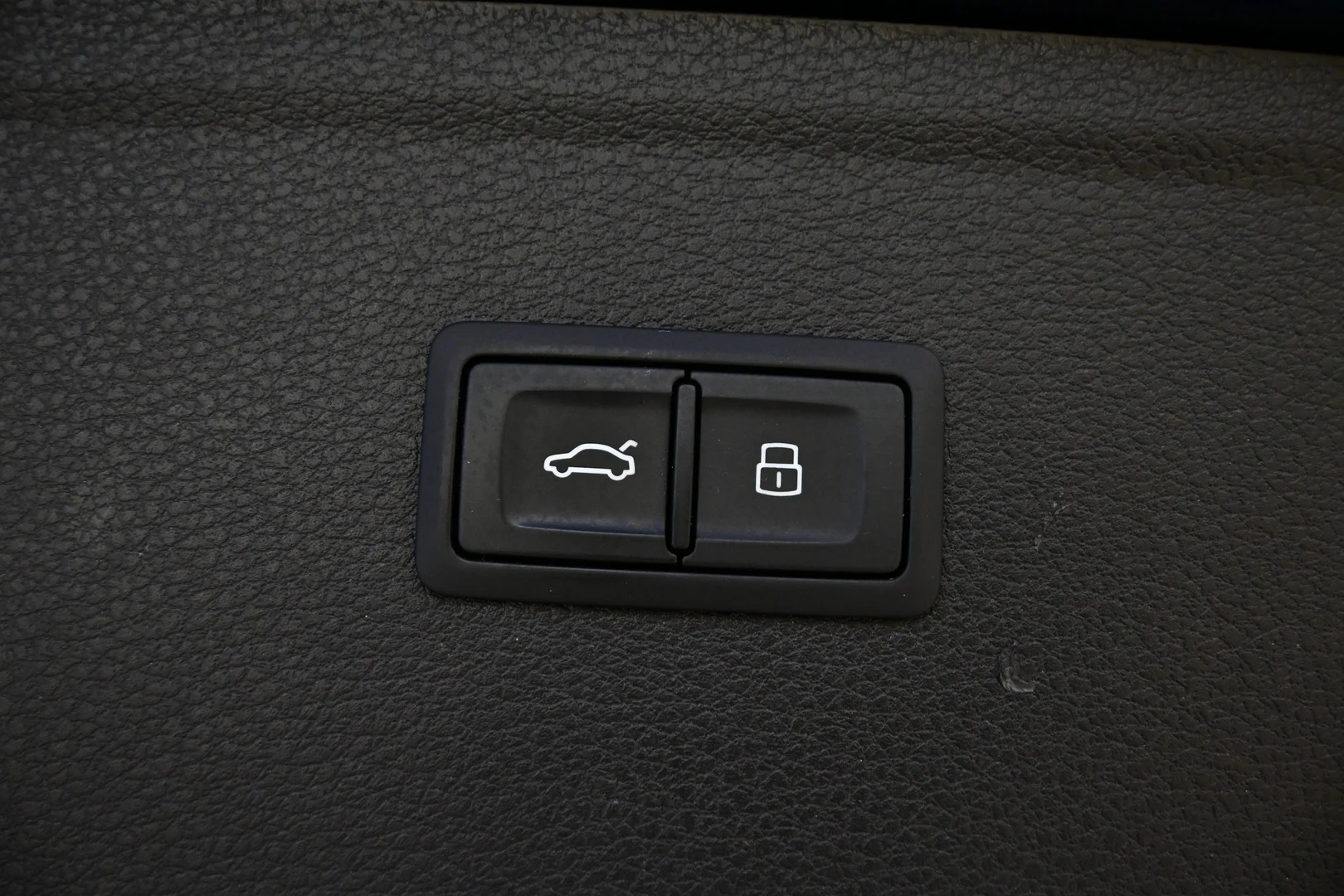 Car Image - 3JCMHVszDDF3SZ86odksyE