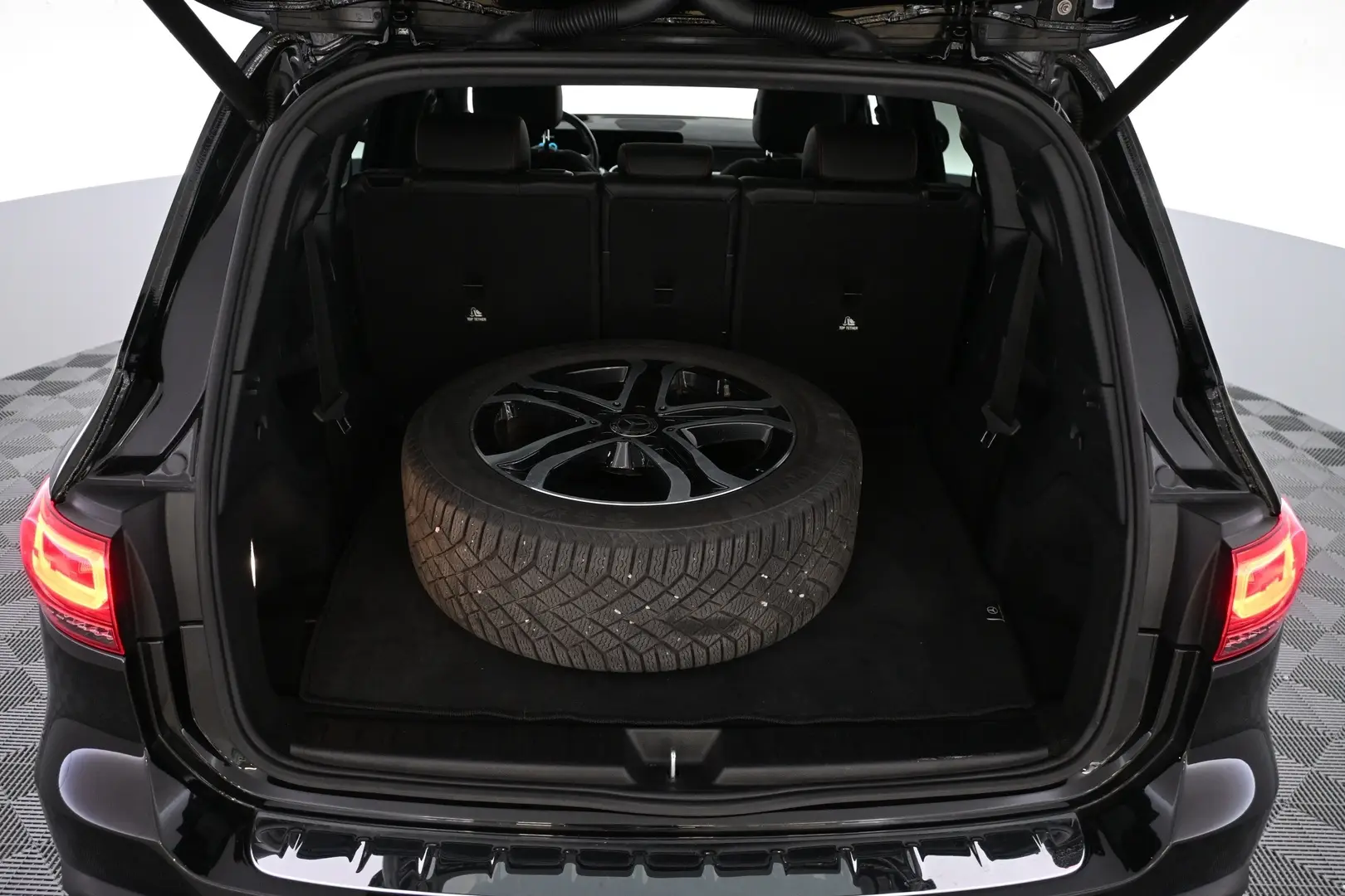 Car Image - UsILVOvaHHX3ahRXsKtTZ