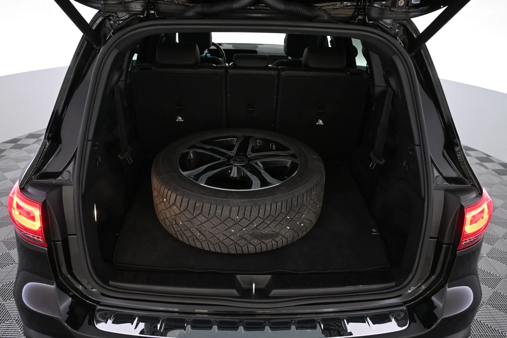 Car Image - UsILVOvaHHX3ahRXsKtTZ