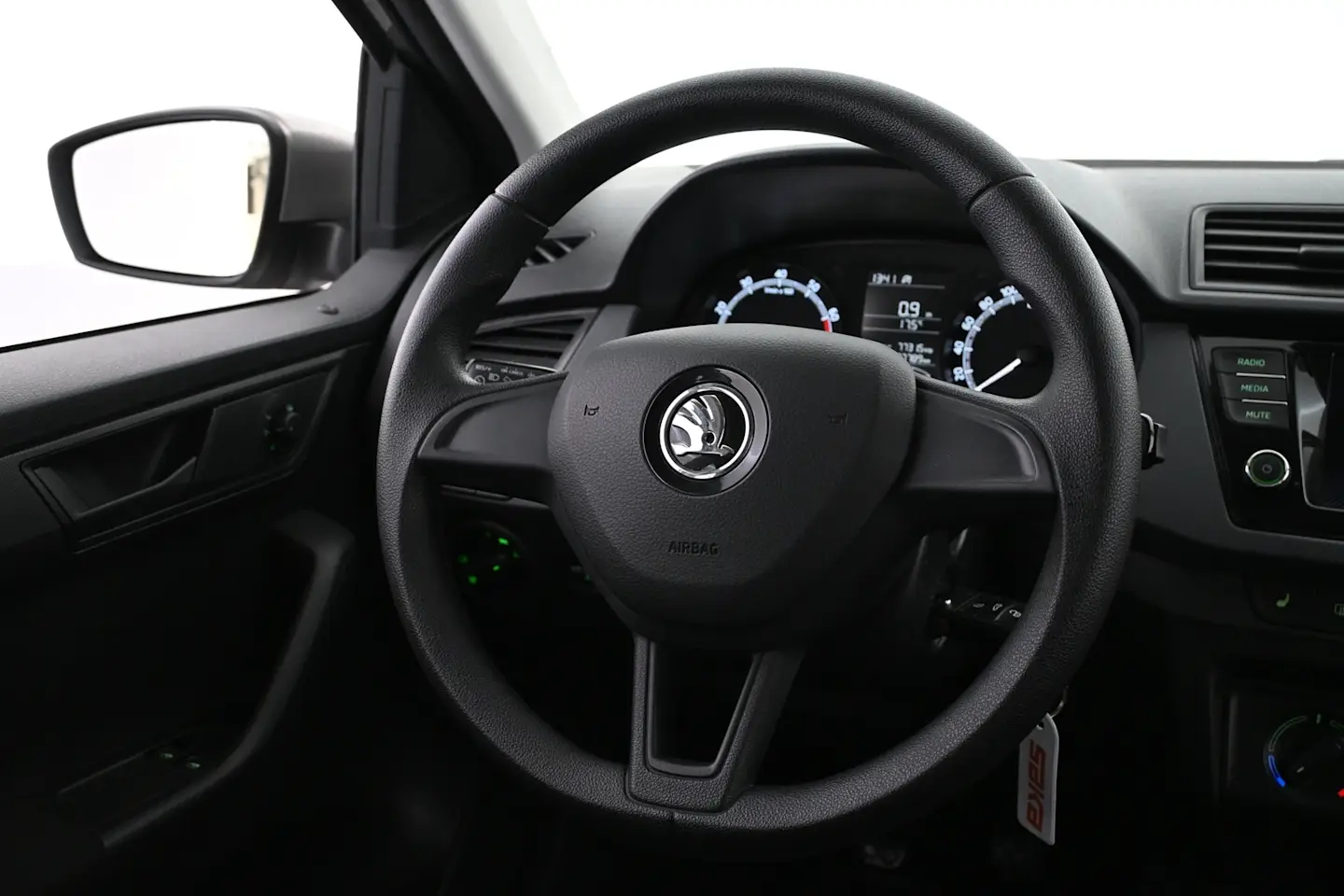 Car Image - uJbqobai3BkurtKDWKrjc