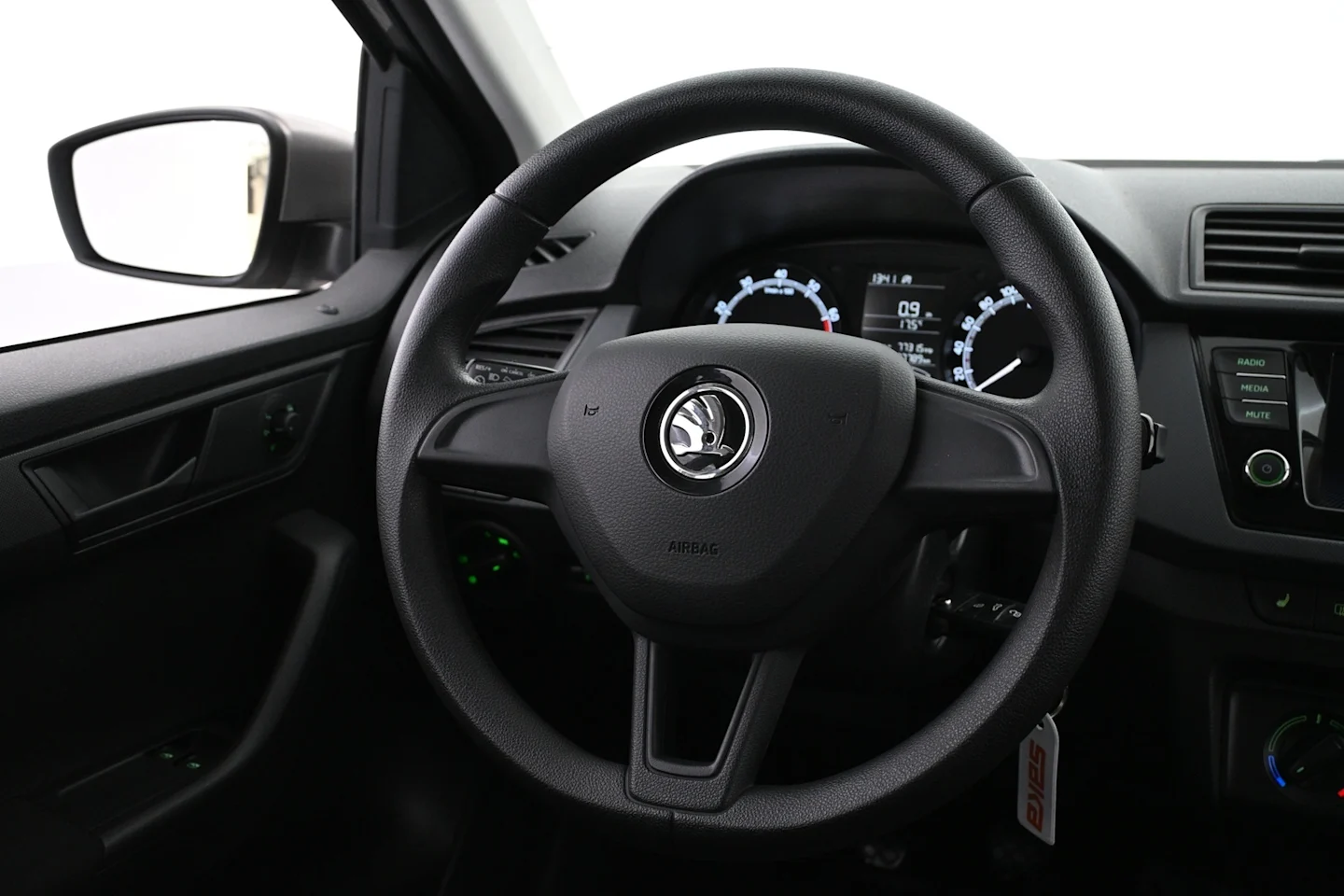 Car Image - uJbqobai3BkurtKDWKrjc