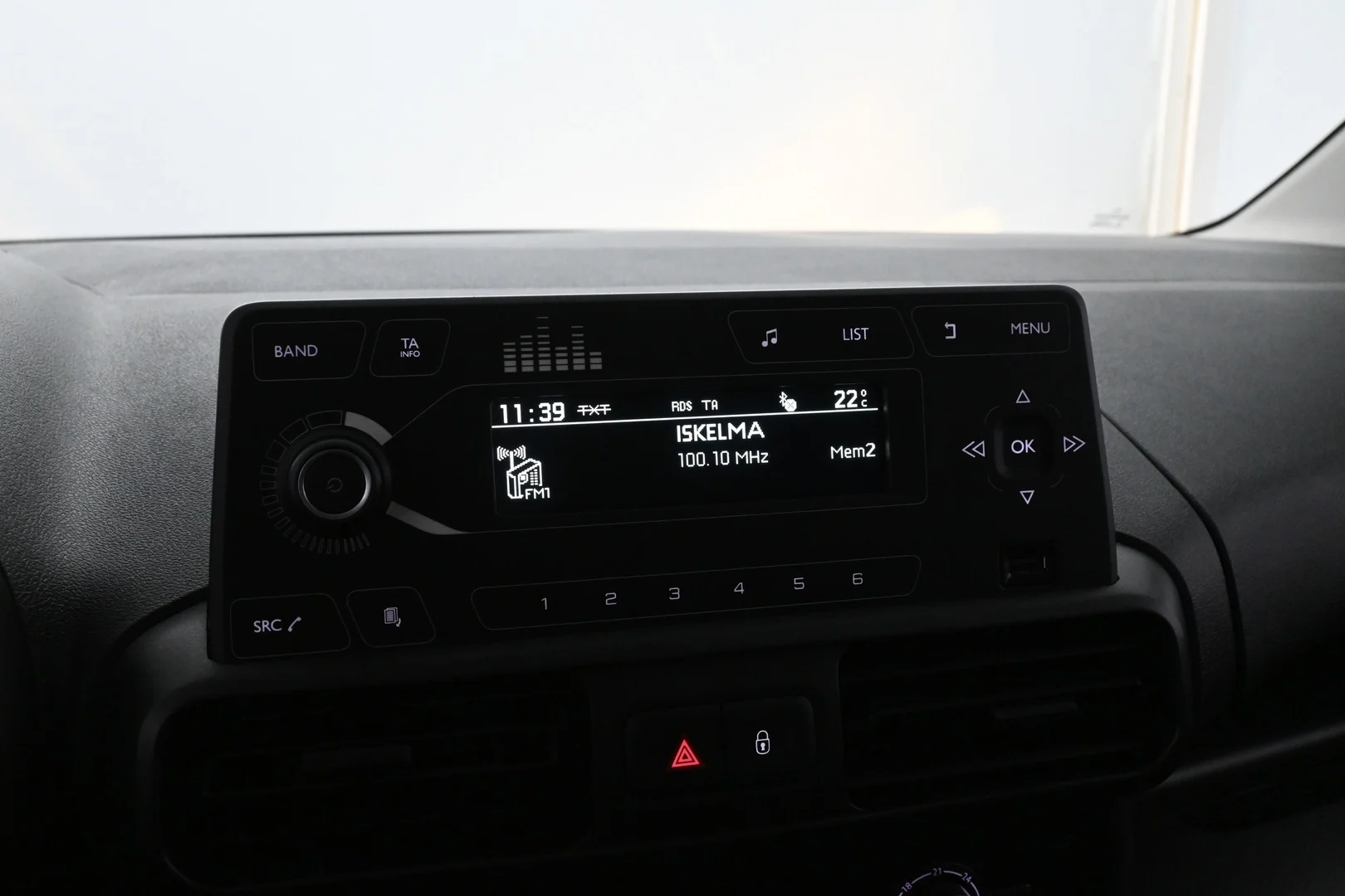 Car Image - zl5Cxtgs1cF4gSU2IgR6r