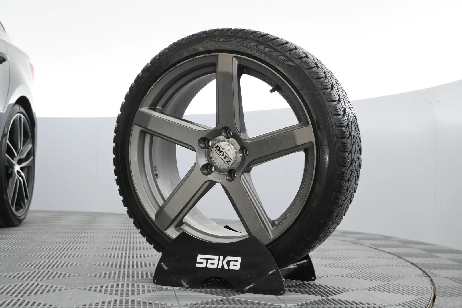 Car Image - 1A2q8cknooMr80zCco6LX3