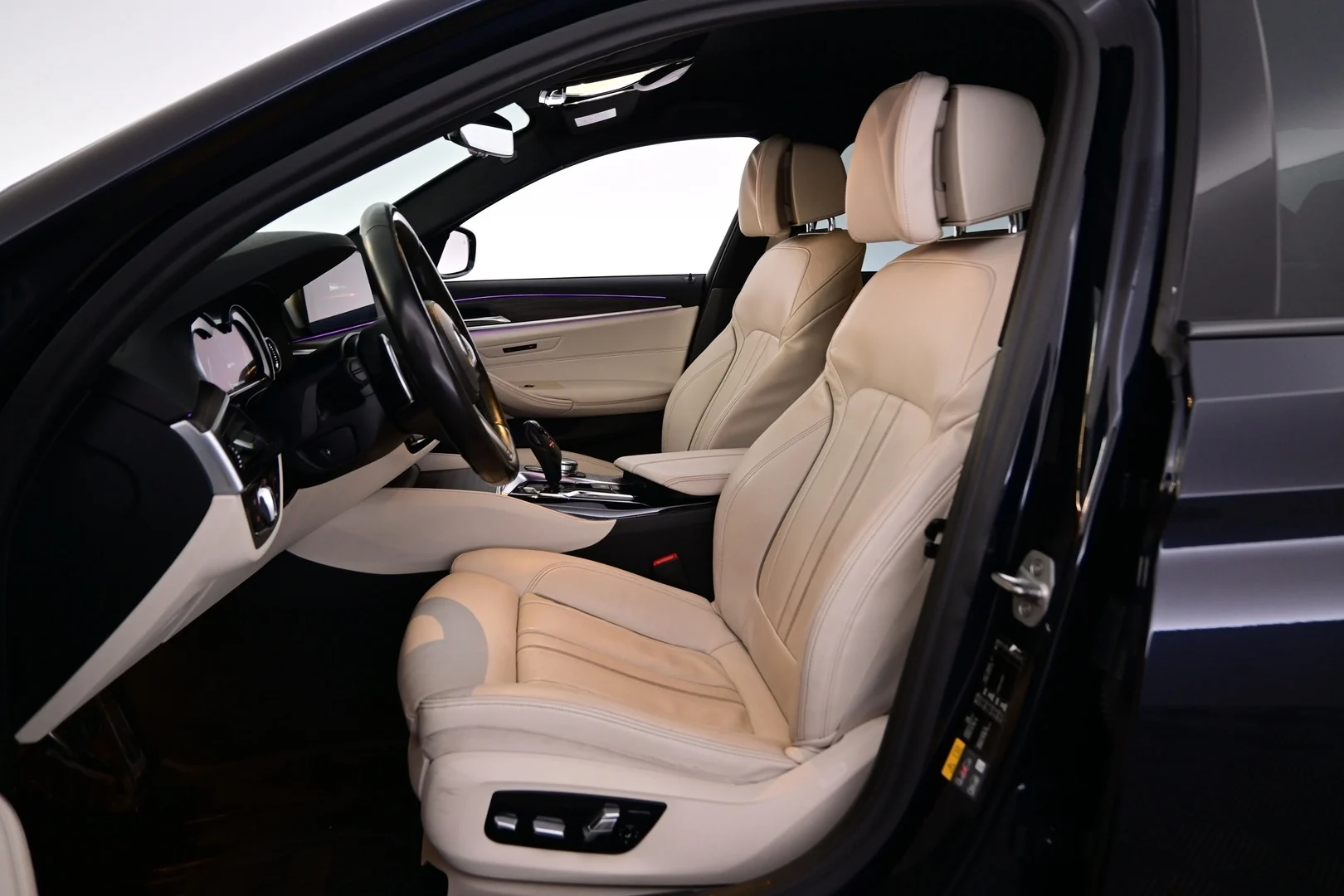 Car Image - 7iP7ZFFhs1rfljZx03UUW2