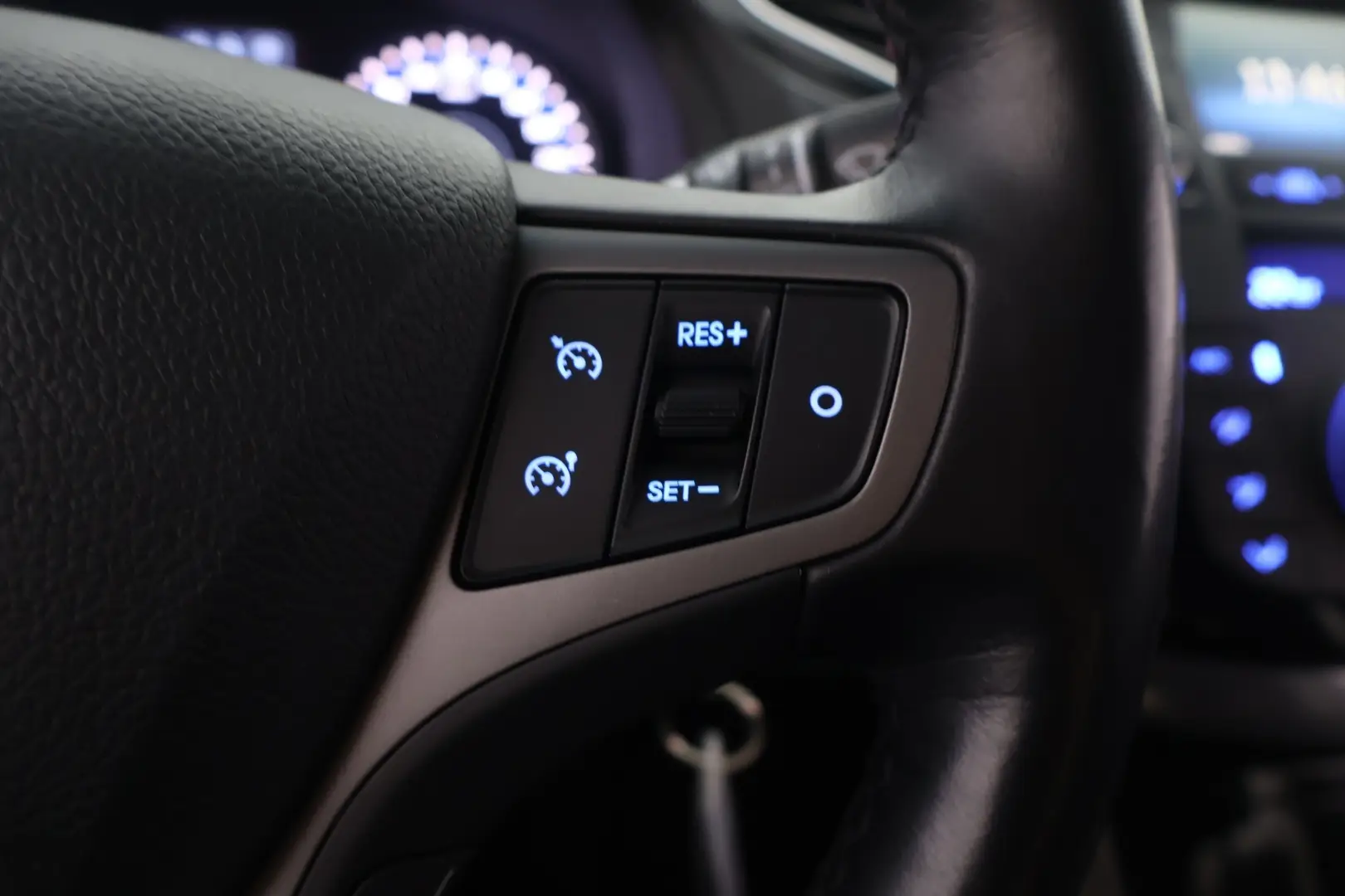 Car Image - 7dv3yMx4UUSjjtZIjoiZXR