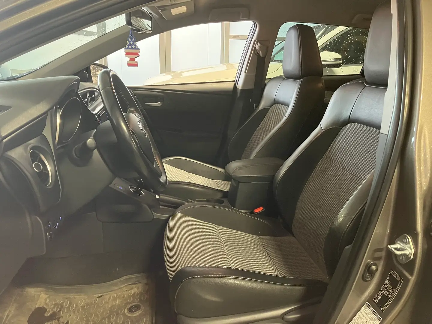 Car Image - 5zOEF9I8R13eyWCfa4jnh3