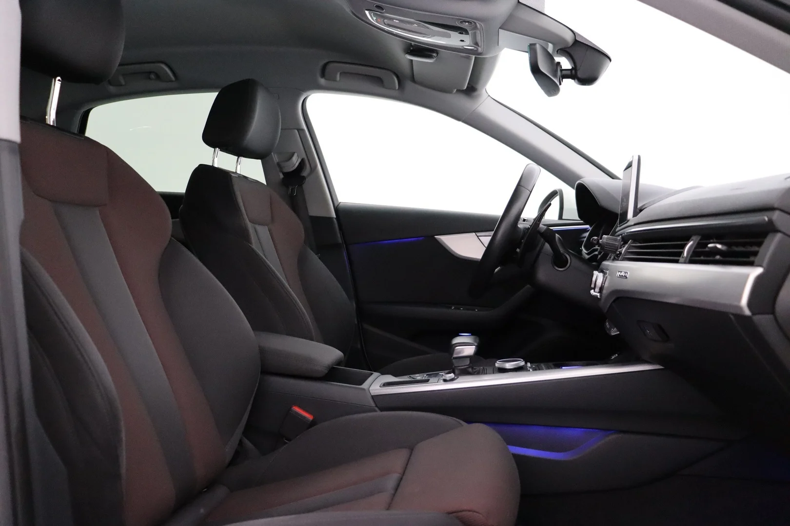 Car Image - 7DSjPDMKXvToiOLKCBrCVn