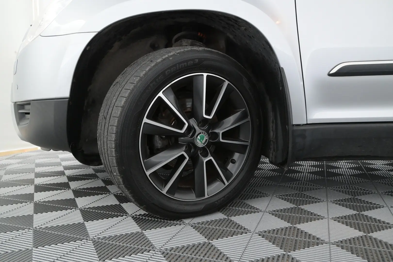Car Image - 2PC6GuwtsRp4KBxNtkSQeV