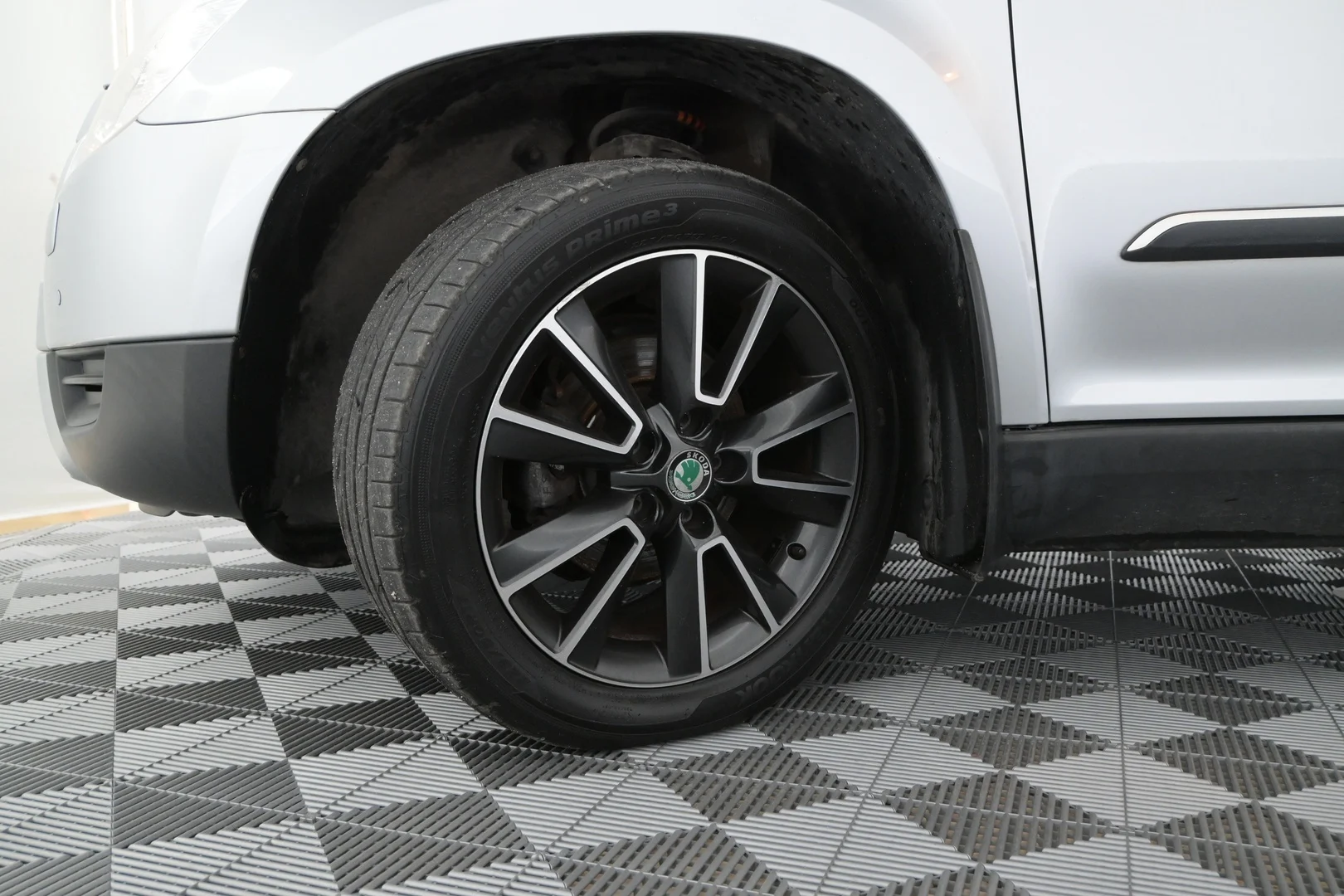 Car Image - 2PC6GuwtsRp4KBxNtkSQeV