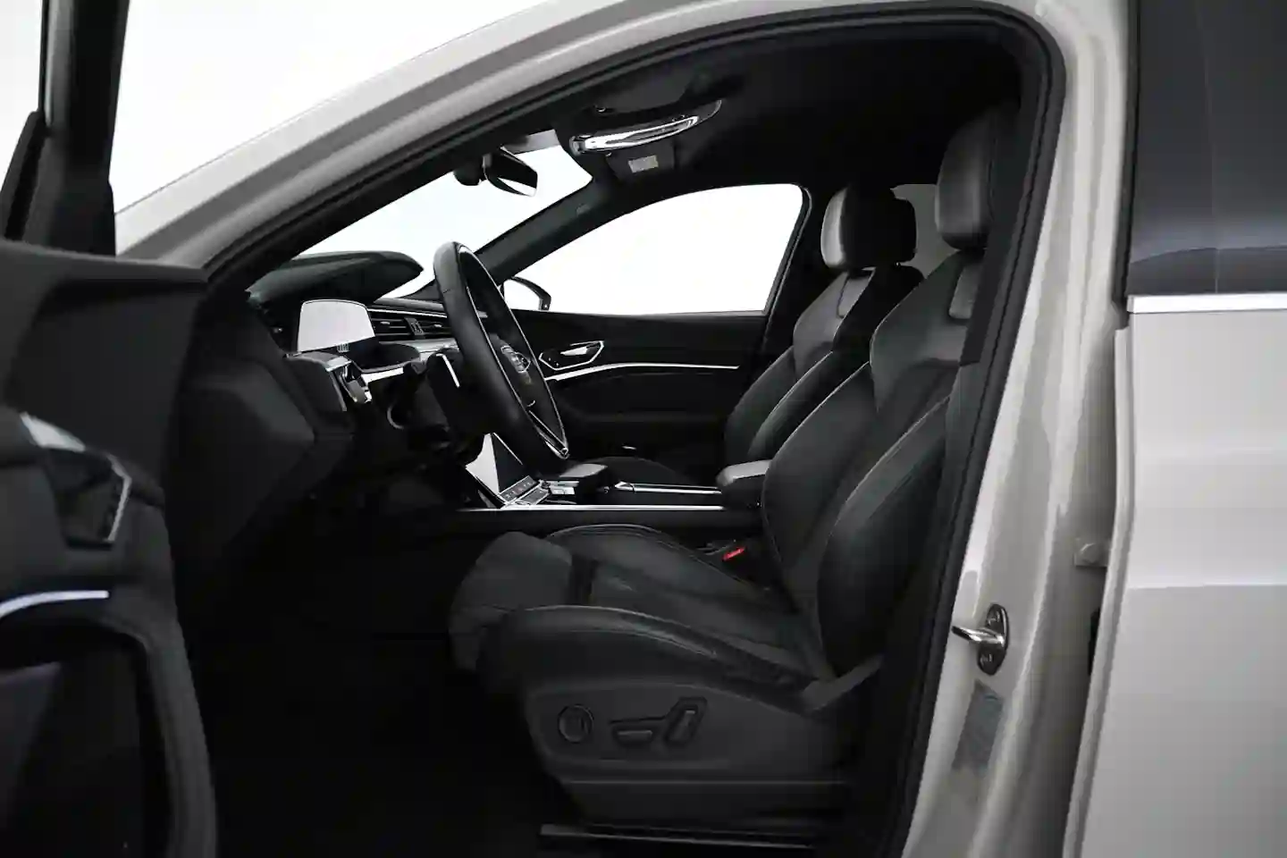 Car Image - qCFw3IG80JzlBlsNaRP2e