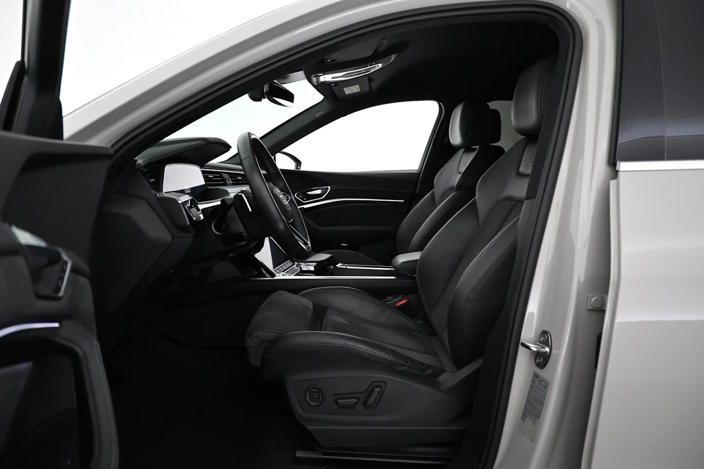 Car Image - qCFw3IG80JzlBlsNaRP2e