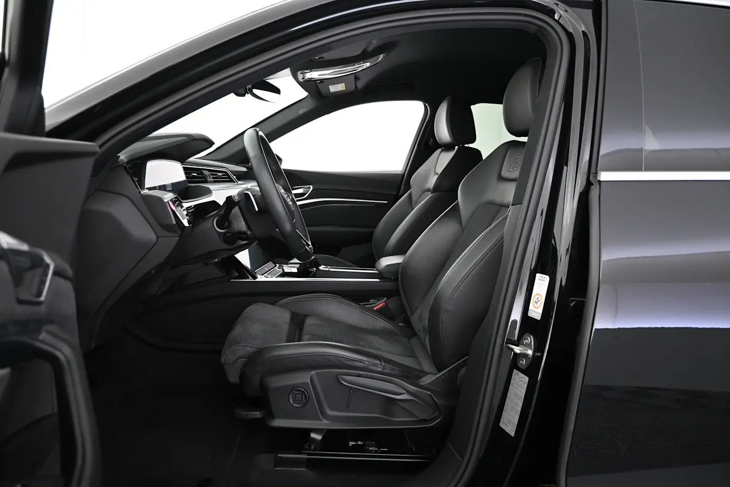 Car Image - 2LU8zTURWrBpoe0tWrrnM1