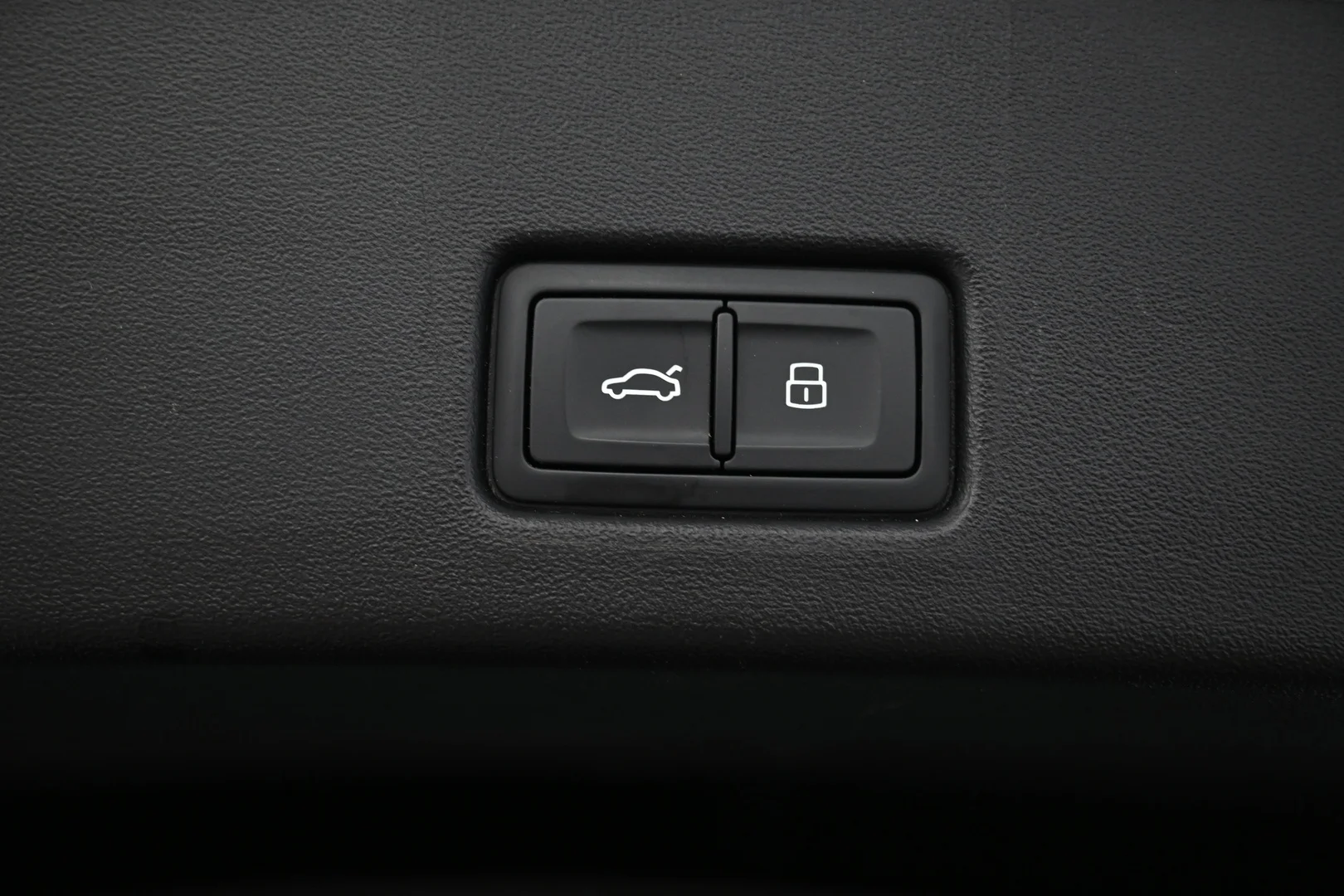 Car Image - 4MkSFGZnh8MnFvbDVEJKpg