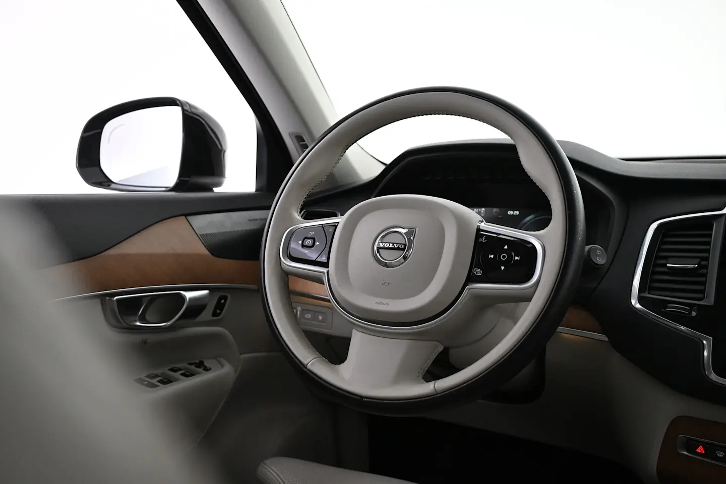 Car Image - 5JlvR56cpBzM5cDSRKoZrt
