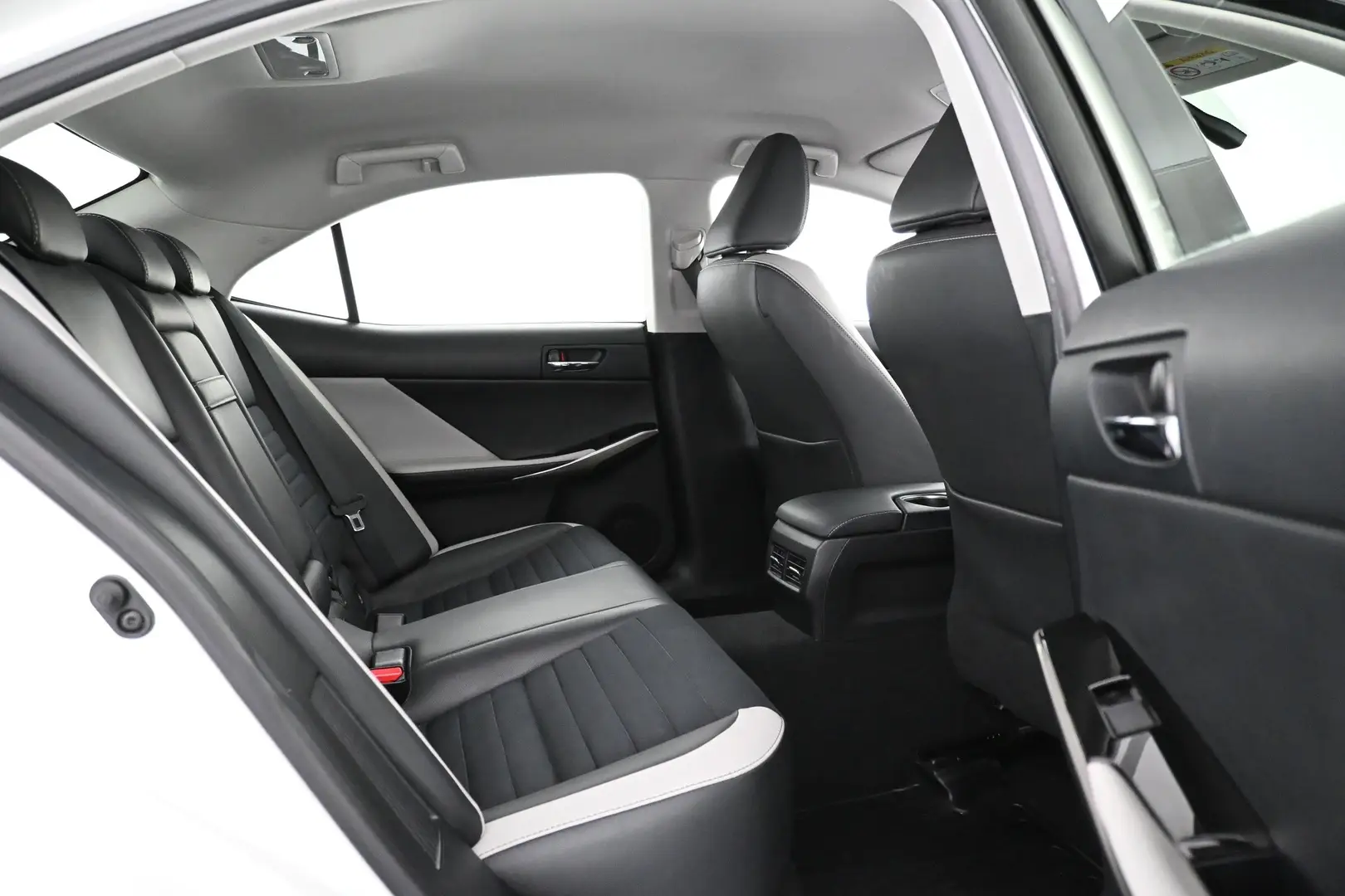 Car Image - 3rWvXhbzmb2l4UVNRs3abO