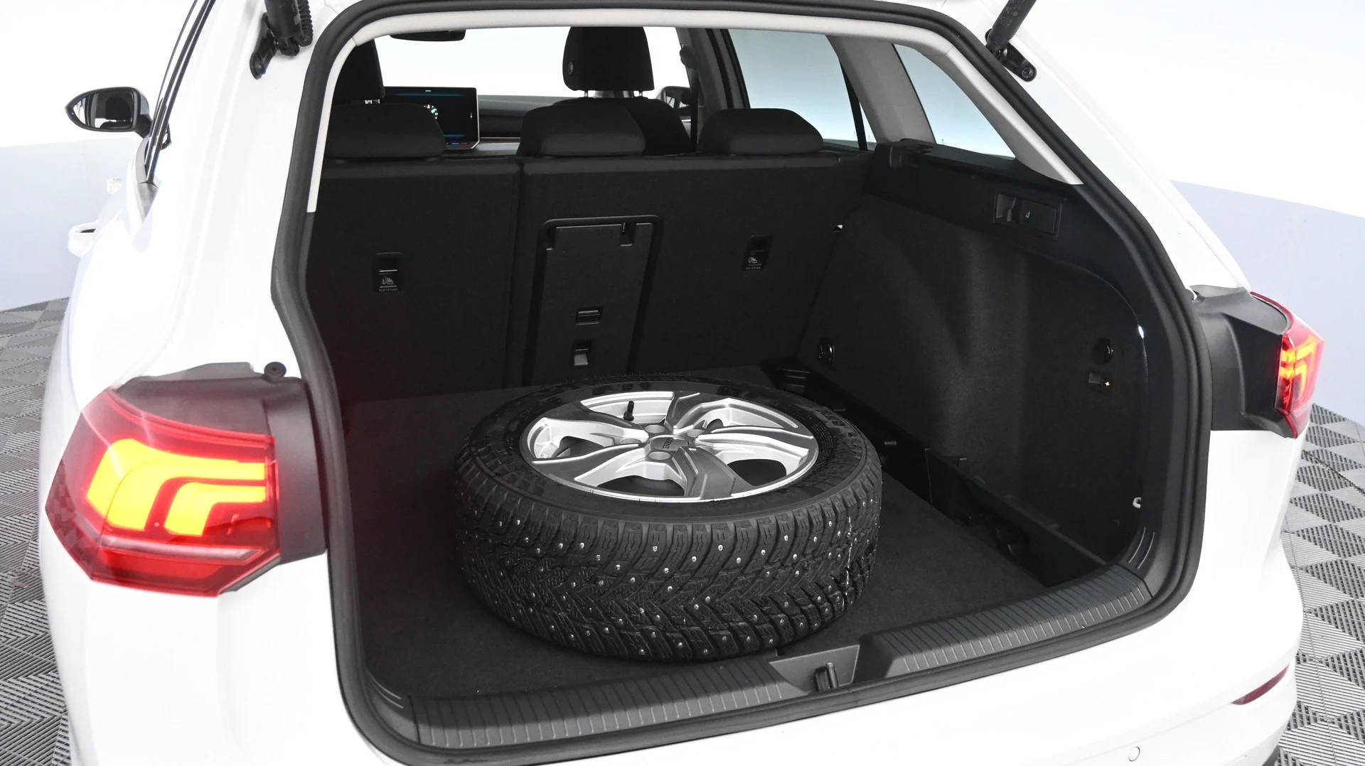 Car Image - 7aQz6v68pgxTq8XMMeQZ2A