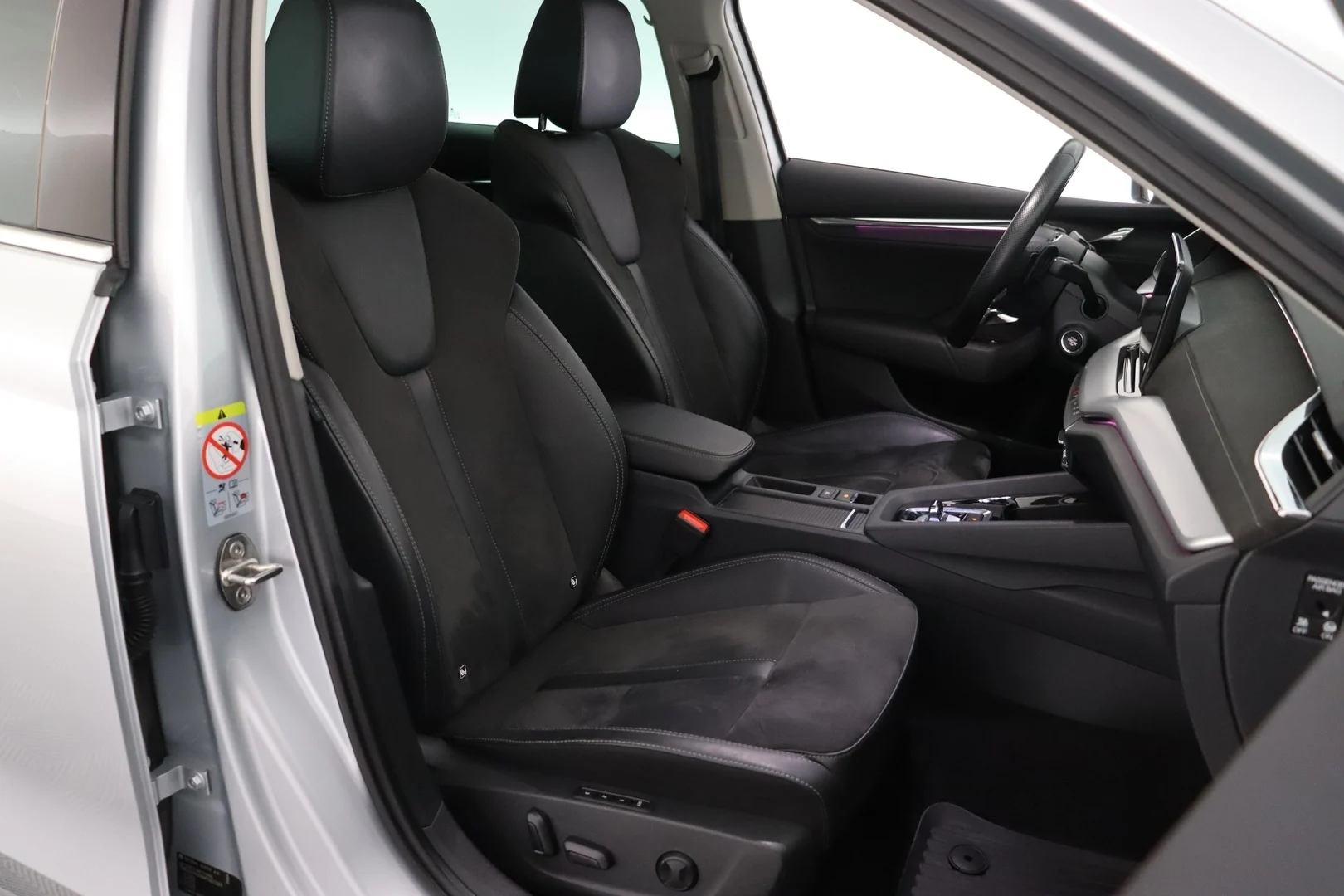 Car Image - el2slJT0mmnmQI7edaE74