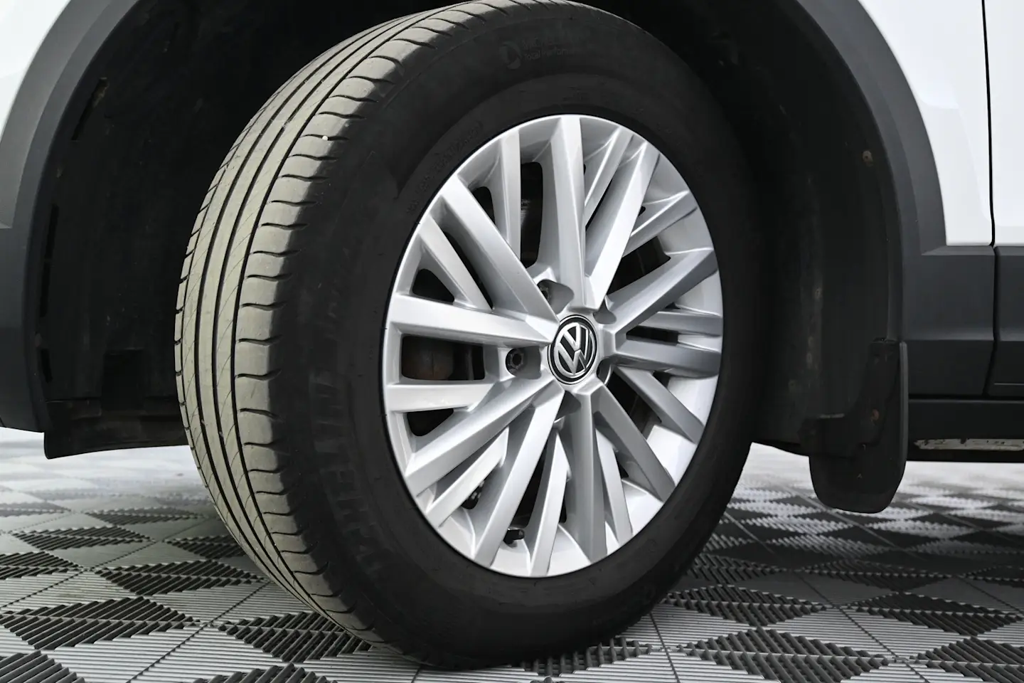 Car Image - 3PHagnfGReKXWKIZI0V585