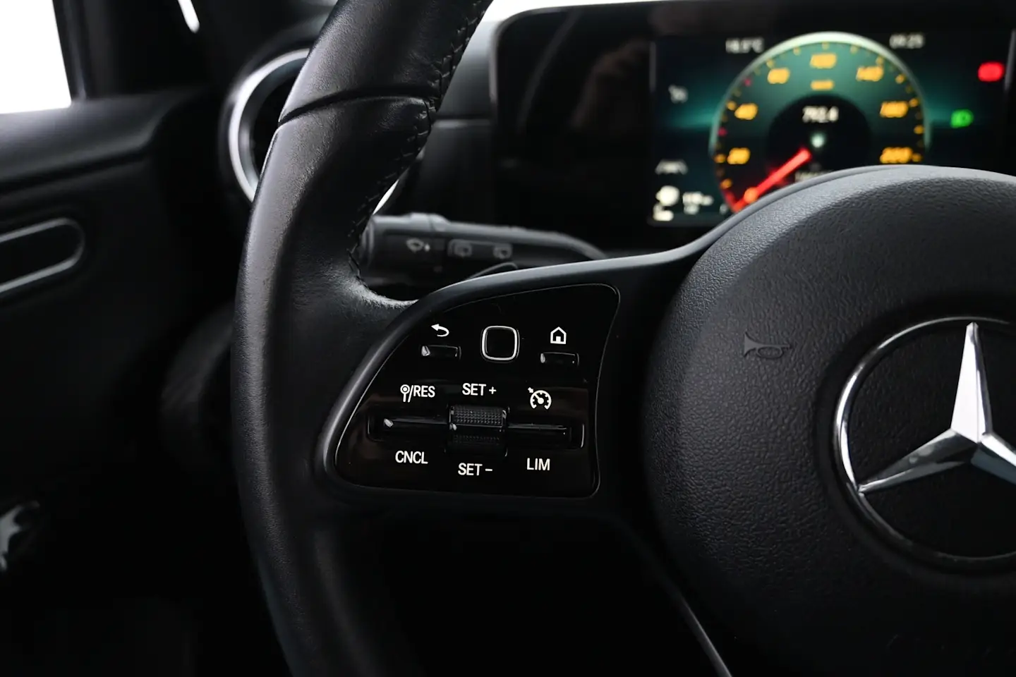 Car Image - fBA4JG6lv0Hr5XOX5T8EC