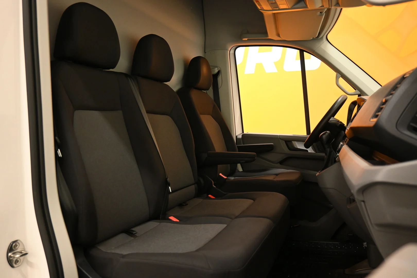 Car Image - 1moh1V8PVSxfB8KJ8JW7fZ