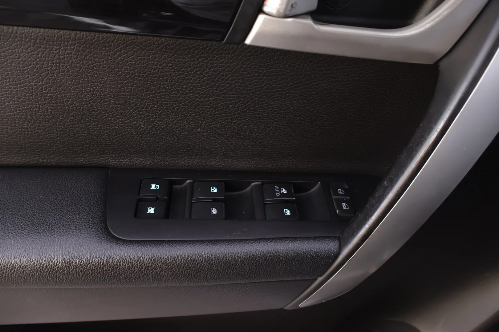 Car Image - 6aofhrCuHnNnEuyD30yyXW