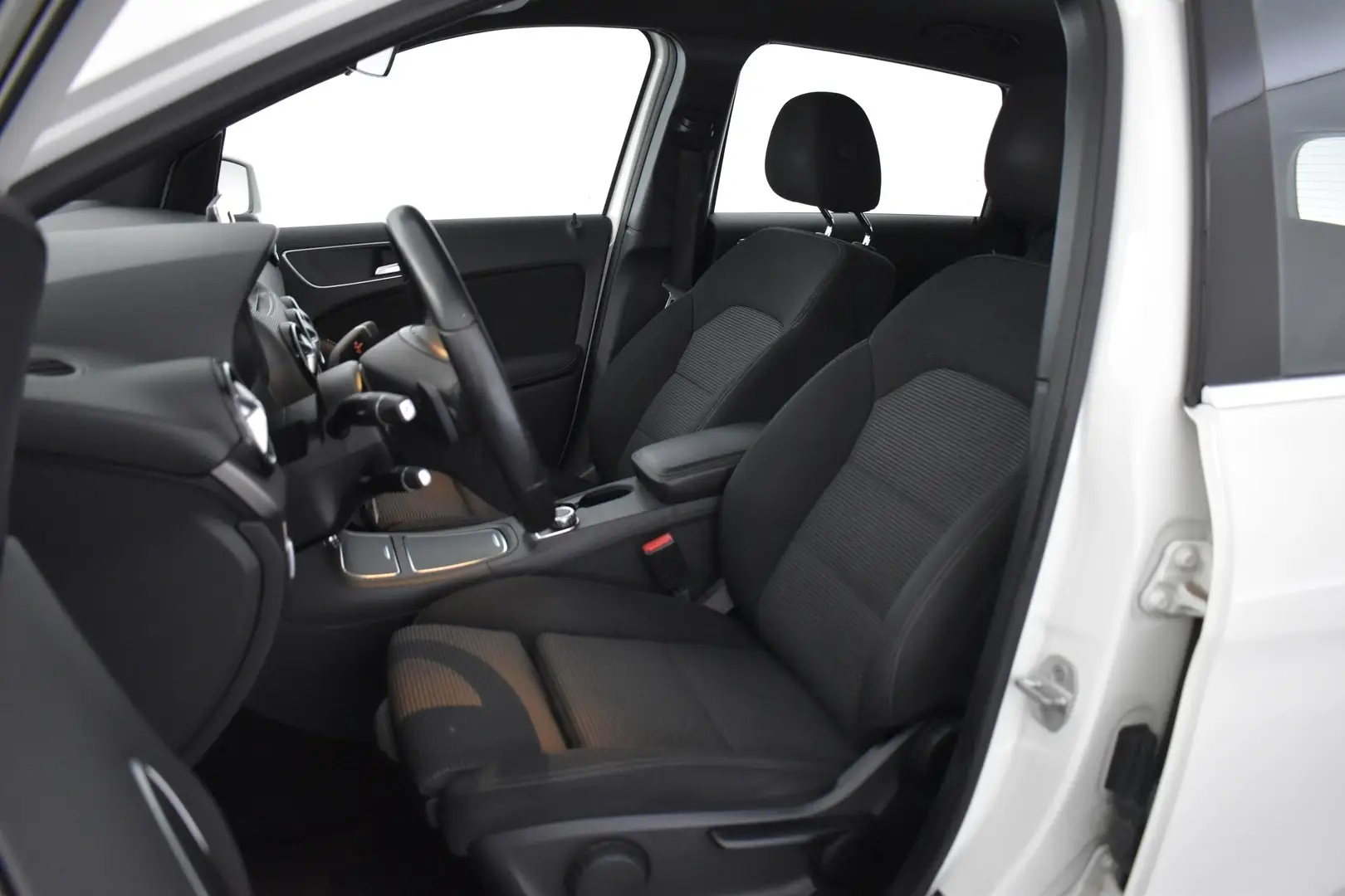 Car Image - GjT6VcPIJxzirGwUrGAic