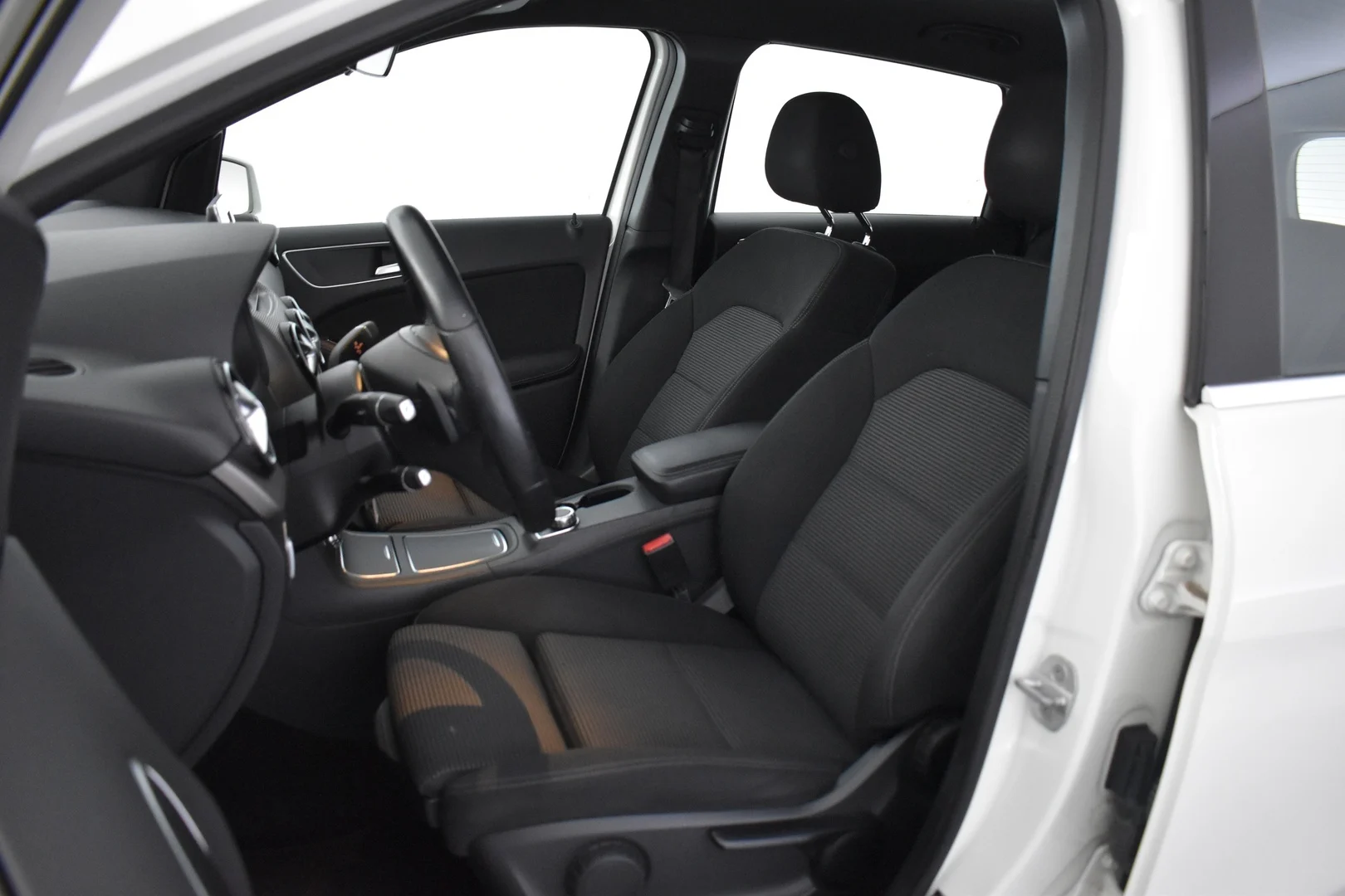 Car Image - GjT6VcPIJxzirGwUrGAic