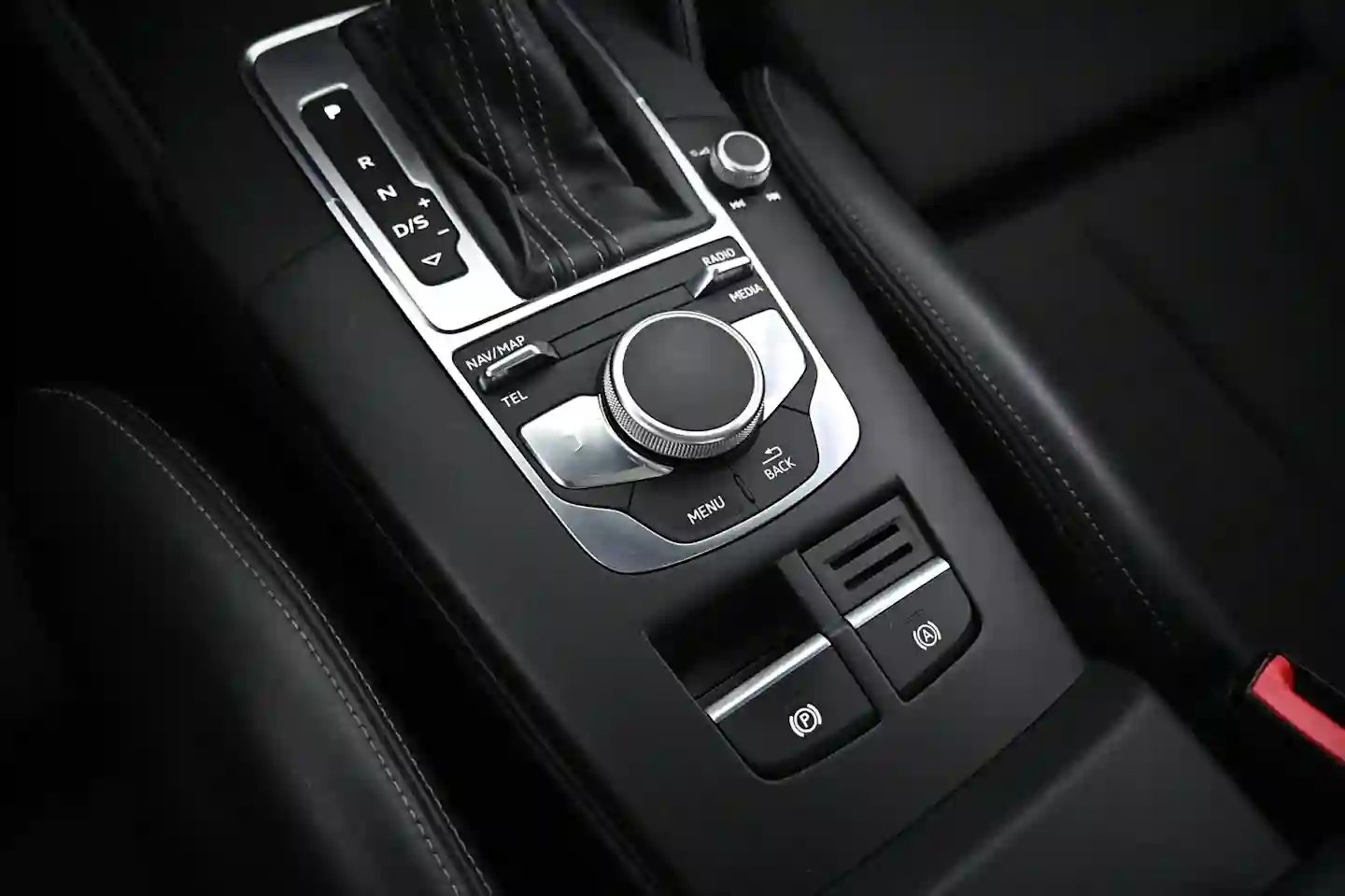Car Image - Dhq3VjHE156xrsckq7XfK